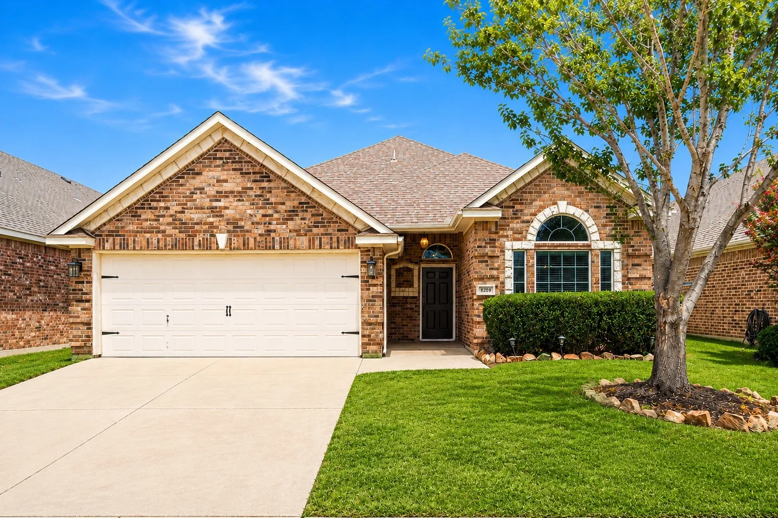 Single Family Residence For Sale in Tarrant County , 8209 Trinity Vista Trail, Fort Worth, Texas 76053, 3 Bedroom, 2 Bathroom, 2 Garage spaces, 1,898 Sqft, built in 2007, mls#21378621, Real Estate Agent in Fort Worth, Homes For Sale in Tarrant county, Homes For Sale in Fort Worth, Realtor in Fort Worth Texas, Real Estate Brokerage Independent Realty Texas, Luminita Cordes Realtor