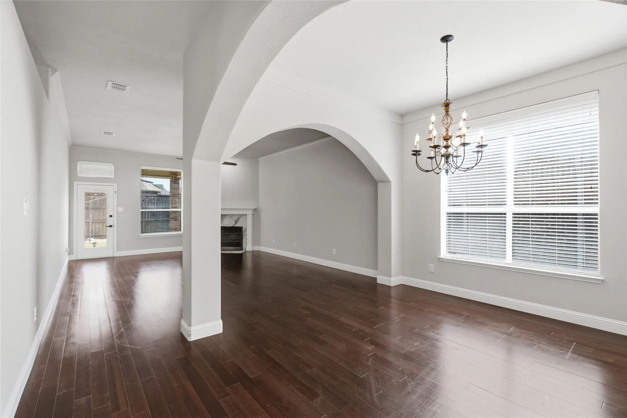 Single Family Residence For Sale in Tarrant County , 8209 Trinity Vista Trail, Fort Worth, Texas 76053, 3 Bedroom, 2 Bathroom, 2 Garage spaces, 1,898 Sqft, built in 2007, mls#21378621, Real Estate Agent in Fort Worth, Homes For Sale in Tarrant county, Homes For Sale in Fort Worth, Realtor in Fort Worth Texas, Real Estate Brokerage Independent Realty Texas, Luminita Cordes Realtor