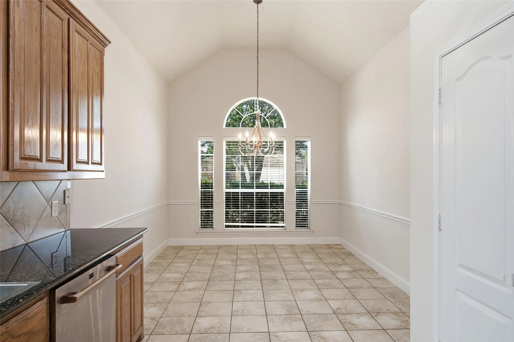Single Family Residence For Sale in Tarrant County , 8209 Trinity Vista Trail, Fort Worth, Texas 76053, 3 Bedroom, 2 Bathroom, 2 Garage spaces, 1,898 Sqft, built in 2007, mls#21378621, Real Estate Agent in Fort Worth, Homes For Sale in Tarrant county, Homes For Sale in Fort Worth, Realtor in Fort Worth Texas, Real Estate Brokerage Independent Realty Texas, Luminita Cordes Realtor