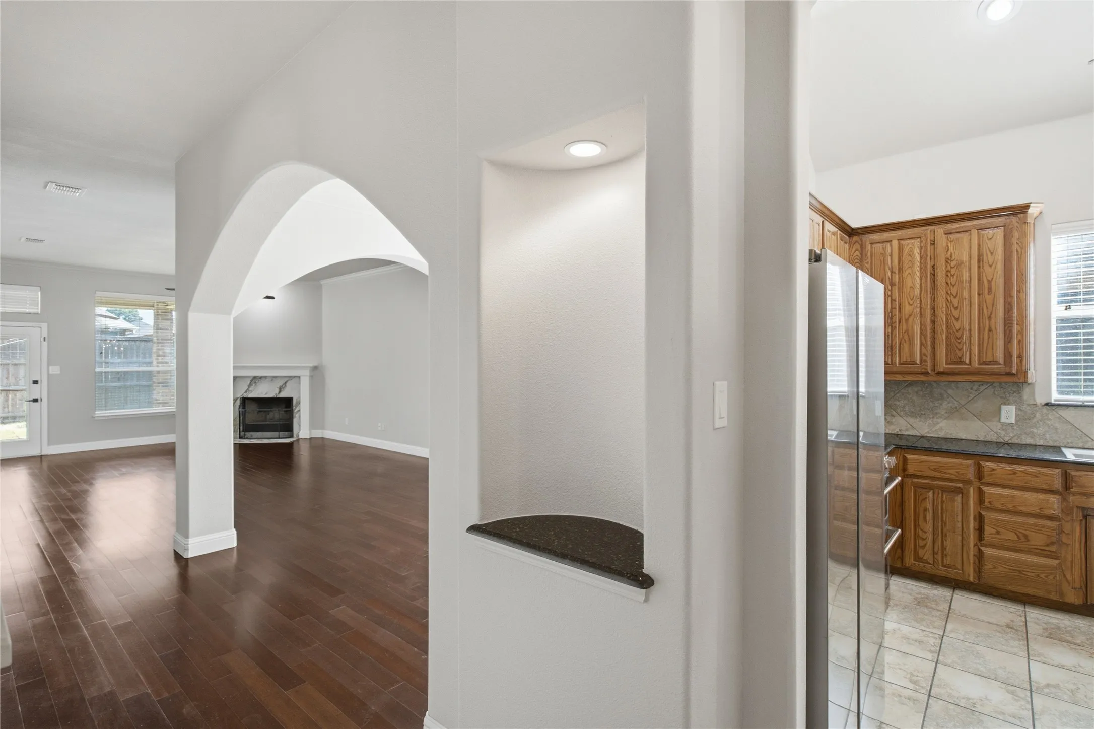 Single Family Residence For Sale in Tarrant County , 8209 Trinity Vista Trail, Fort Worth, Texas 76053, 3 Bedroom, 2 Bathroom, 2 Garage spaces, 1,898 Sqft, built in 2007, mls#21378621, Real Estate Agent in Fort Worth, Homes For Sale in Tarrant county, Homes For Sale in Fort Worth, Realtor in Fort Worth Texas, Real Estate Brokerage Independent Realty Texas, Luminita Cordes Realtor