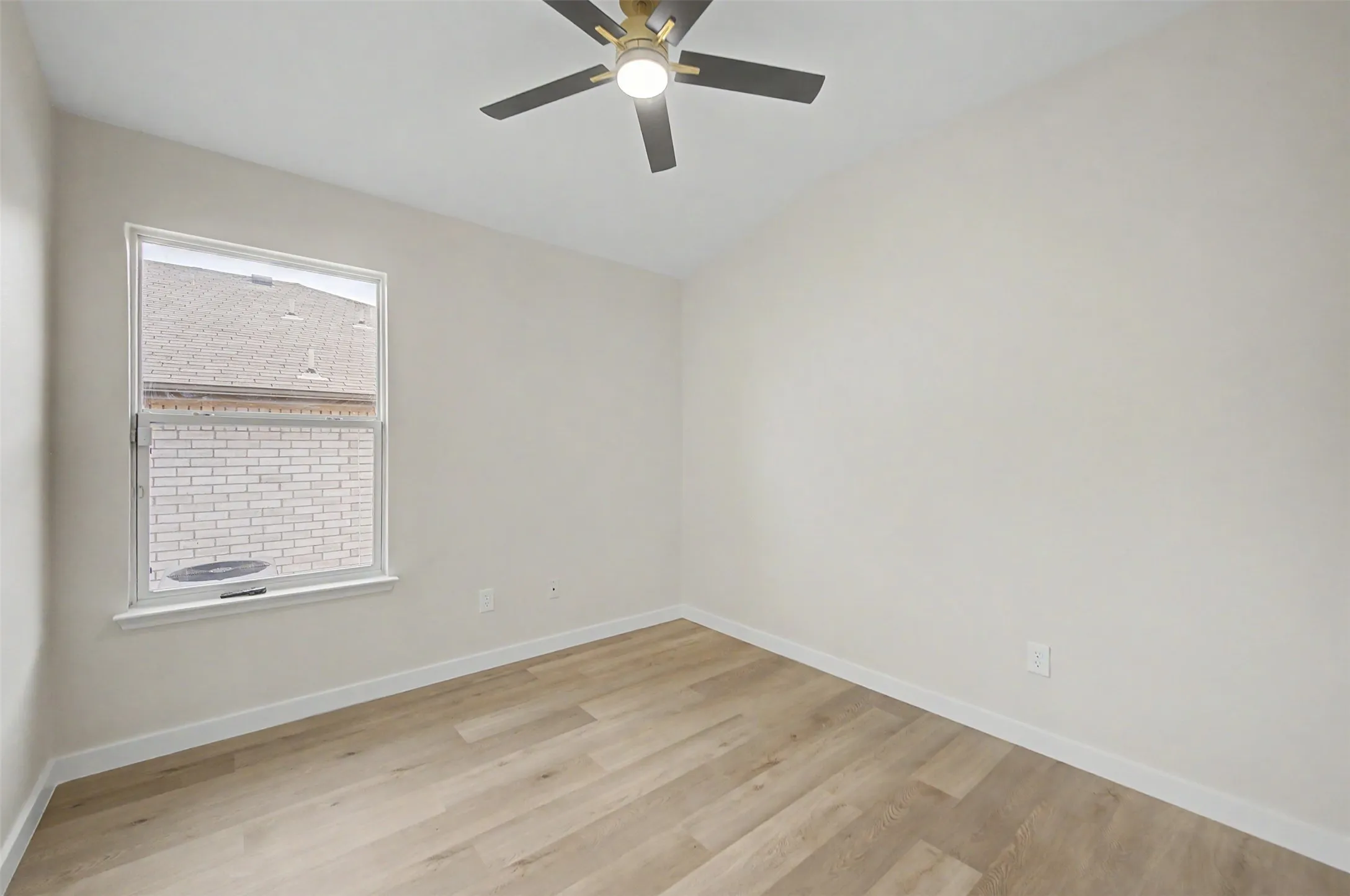 Single Family Residence For Sale in Denton County , 1641 Knight Trail, Little Elm, Texas 75036, 4 Bedroom, 2 Bathroom, 2 Garage spaces, 1,873 Sqft, built in 2005, mls#21373480, Real Estate Agent in Little Elm, Homes For Sale in Denton county, Homes For Sale in Little Elm, Realtor in Little Elm Texas, Real Estate Brokerage Independent Realty Texas, Luminita Cordes Realtor