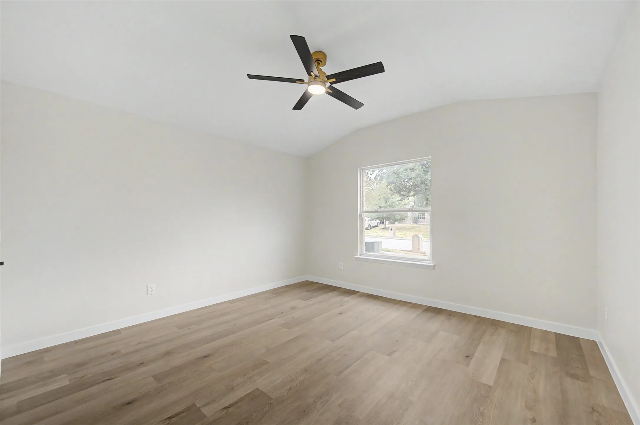 Single Family Residence For Sale in Denton County , 1641 Knight Trail, Little Elm, Texas 75036, 4 Bedroom, 2 Bathroom, 2 Garage spaces, 1,873 Sqft, built in 2005, mls#21373480, Real Estate Agent in Little Elm, Homes For Sale in Denton county, Homes For Sale in Little Elm, Realtor in Little Elm Texas, Real Estate Brokerage Independent Realty Texas, Luminita Cordes Realtor