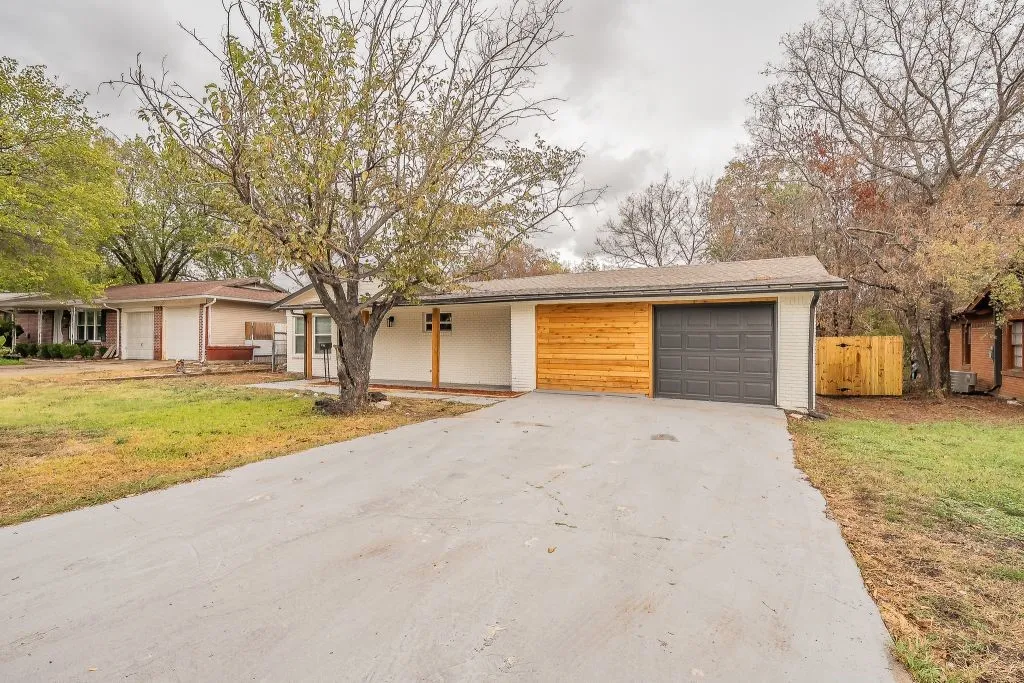 Single Family Residence For Sale in Tarrant County , 5012 Roxie Street, Haltom City, Texas 76117, 4 Bedroom, 3 Bathroom, 1 Garage spaces, 1,528 Sqft, built in 1956, mls#21378644, Real Estate Agent in Haltom City, Homes For Sale in Tarrant county, Homes For Sale in Haltom City, Realtor in Haltom City Texas, Real Estate Brokerage Independent Realty Texas, Luminita Cordes Realtor