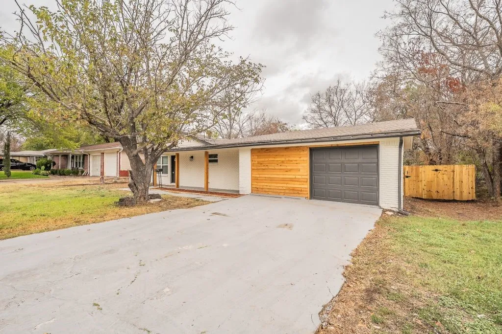 Single Family Residence For Sale in Tarrant County , 5012 Roxie Street, Haltom City, Texas 76117, 4 Bedroom, 3 Bathroom, 1 Garage spaces, 1,528 Sqft, built in 1956, mls#21378644, Real Estate Agent in Haltom City, Homes For Sale in Tarrant county, Homes For Sale in Haltom City, Realtor in Haltom City Texas, Real Estate Brokerage Independent Realty Texas, Luminita Cordes Realtor