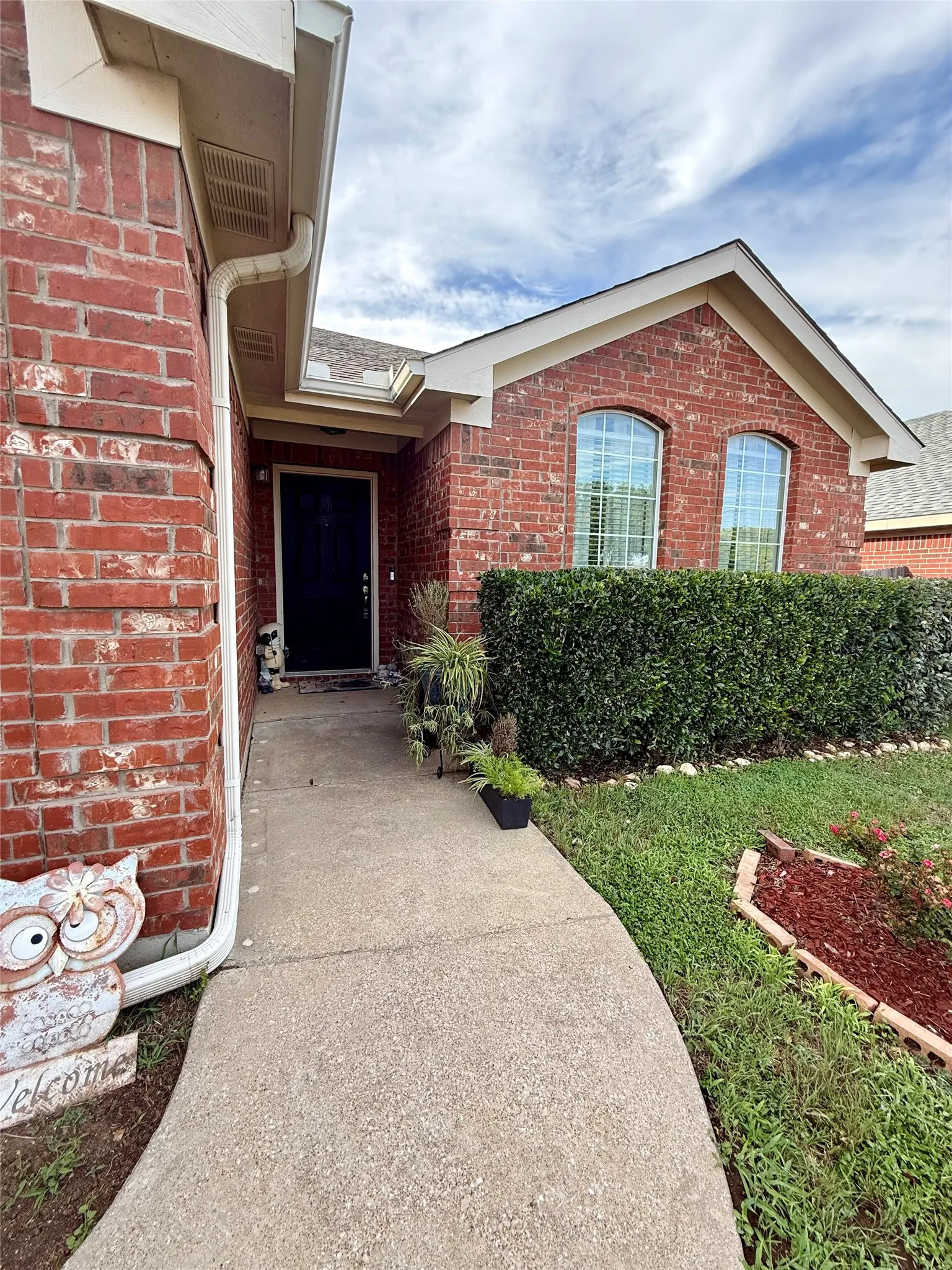 Single Family Residence For Rent in Tarrant County , 5004 Mountain Valley Court, Fort Worth, Texas 76123, 3 Bedroom, 2 Bathroom, 2 Garage spaces, 1,631 Sqft, built in 2006, mls#21377403, Real Estate Agent in Fort Worth, Homes For Rent in Tarrant county, Homes For Rent in Fort Worth, Realtor in Fort Worth Texas, Real Estate Brokerage Independent Realty Texas, Luminita Cordes Realtor