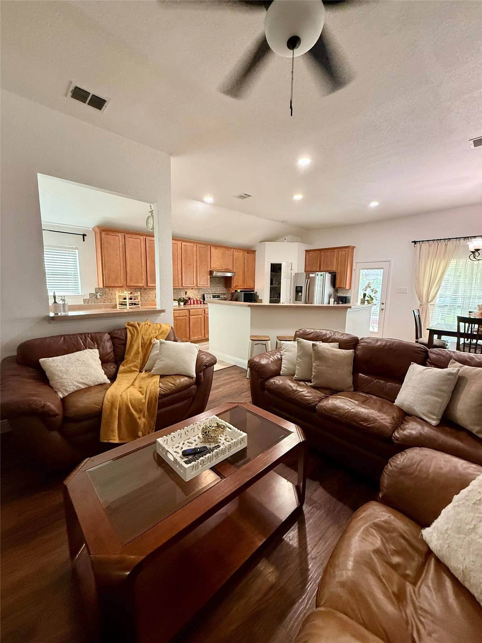 Single Family Residence For Rent in Tarrant County , 5004 Mountain Valley Court, Fort Worth, Texas 76123, 3 Bedroom, 2 Bathroom, 2 Garage spaces, 1,631 Sqft, built in 2006, mls#21377403, Real Estate Agent in Fort Worth, Homes For Rent in Tarrant county, Homes For Rent in Fort Worth, Realtor in Fort Worth Texas, Real Estate Brokerage Independent Realty Texas, Luminita Cordes Realtor