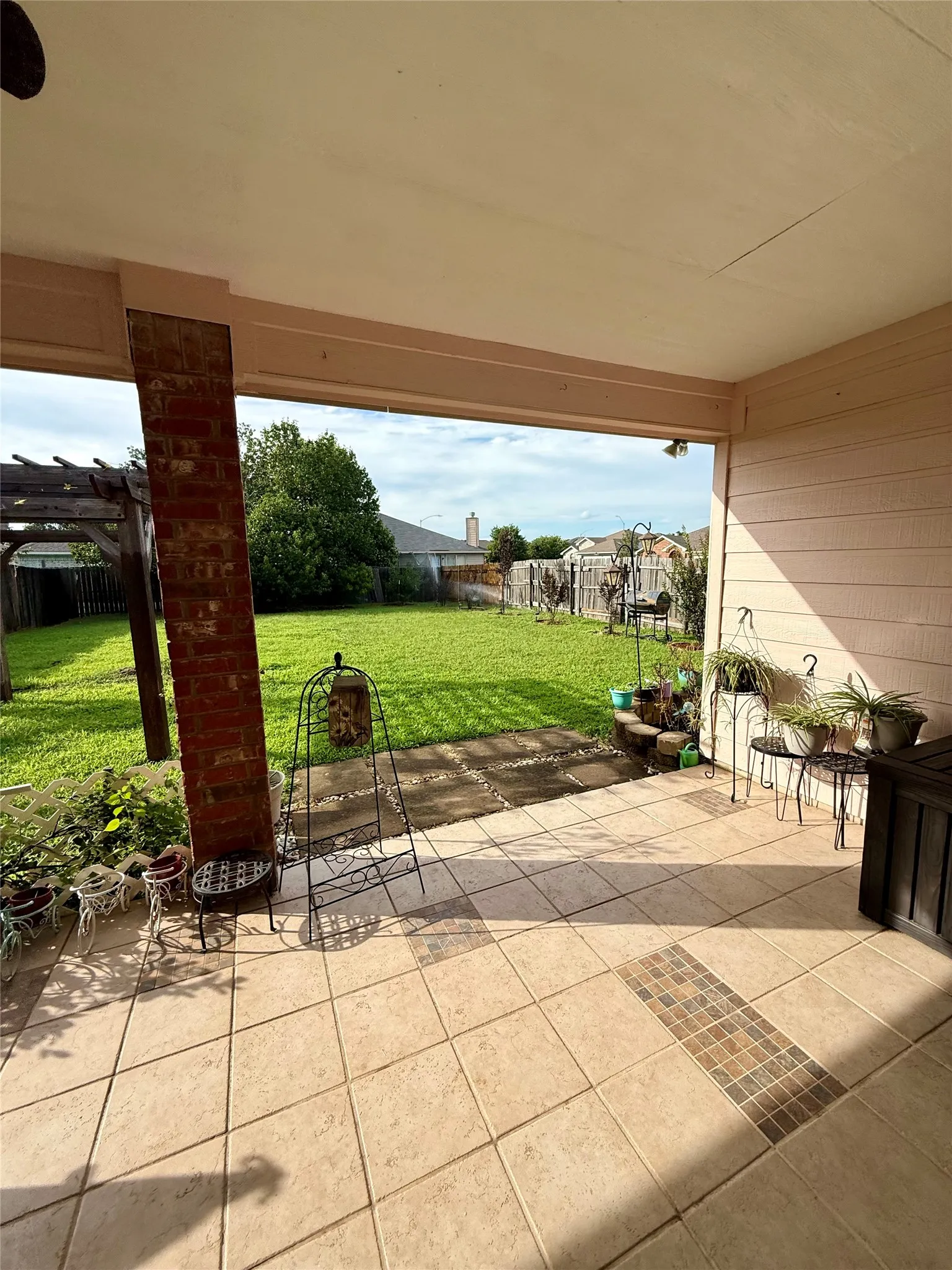 Single Family Residence For Rent in Tarrant County , 5004 Mountain Valley Court, Fort Worth, Texas 76123, 3 Bedroom, 2 Bathroom, 2 Garage spaces, 1,631 Sqft, built in 2006, mls#21377403, Real Estate Agent in Fort Worth, Homes For Rent in Tarrant county, Homes For Rent in Fort Worth, Realtor in Fort Worth Texas, Real Estate Brokerage Independent Realty Texas, Luminita Cordes Realtor