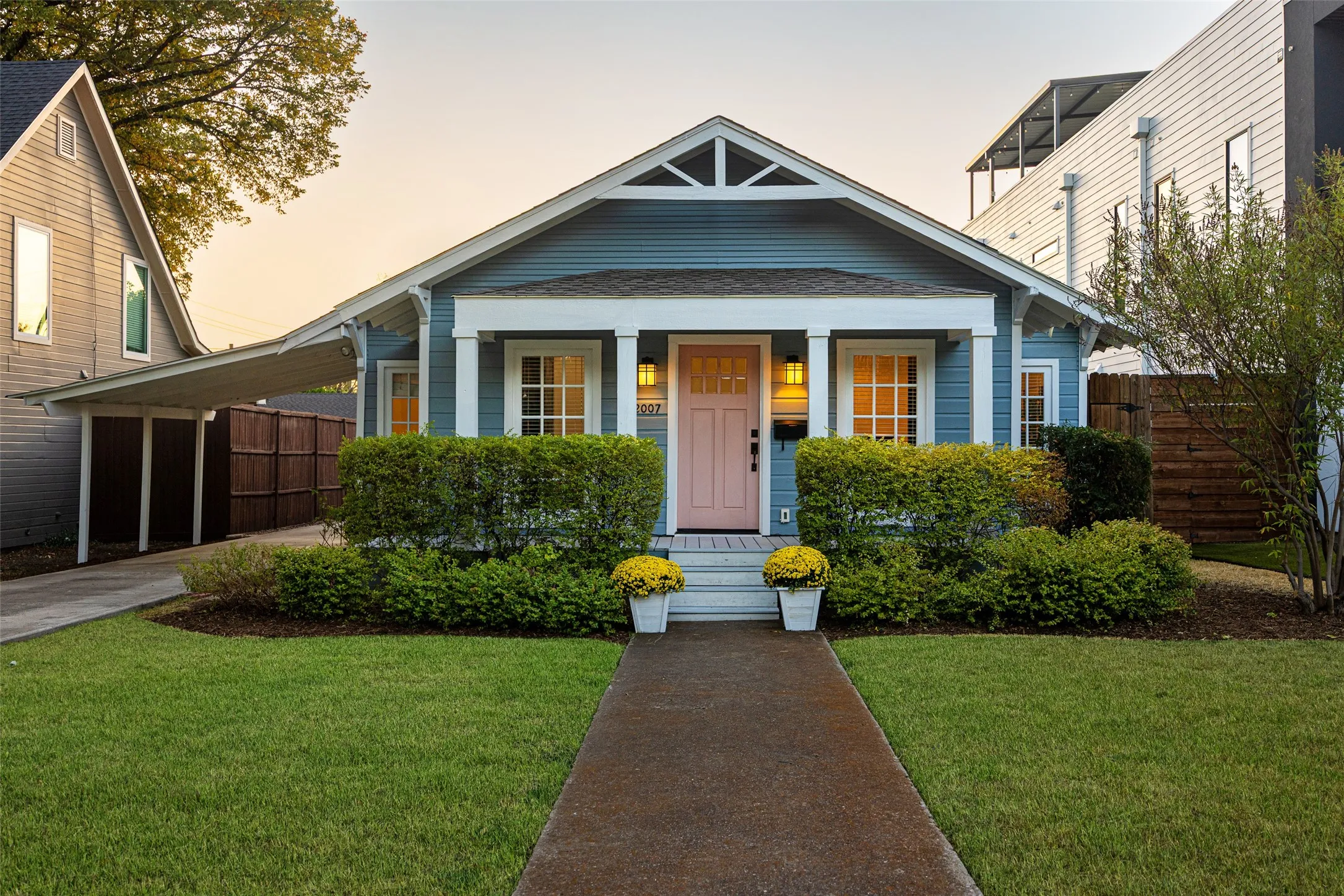 Single Family Residence For Sale in Dallas County , 2007 Euclid Avenue, Dallas, Texas 75206, 2 Bedroom, 2 Bathroom, 2 Garage spaces, 1,779 Sqft, built in 1918, mls#21375928, Real Estate Agent in Dallas, Homes For Sale in Dallas county, Homes For Sale in Dallas, Realtor in Dallas Texas, Real Estate Brokerage Independent Realty Texas, Luminita Cordes Realtor