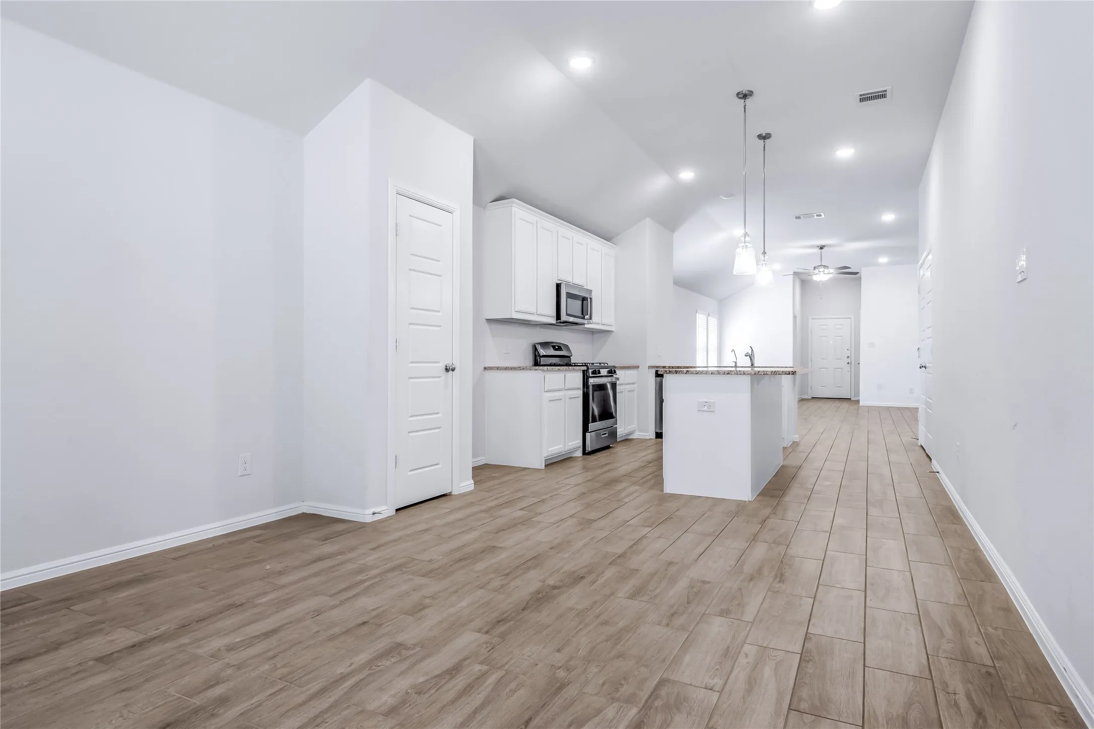 Single Family Residence For Sale in Dallas County , 1136 Aragon Trail, Mesquite, Texas 75149, 3 Bedroom, 2 Bathroom, 2 Garage spaces, 1,697 Sqft, built in 2023, mls#21378654, Real Estate Agent in Mesquite, Homes For Sale in Dallas county, Homes For Sale in Mesquite, Realtor in Mesquite Texas, Real Estate Brokerage Independent Realty Texas, Luminita Cordes Realtor