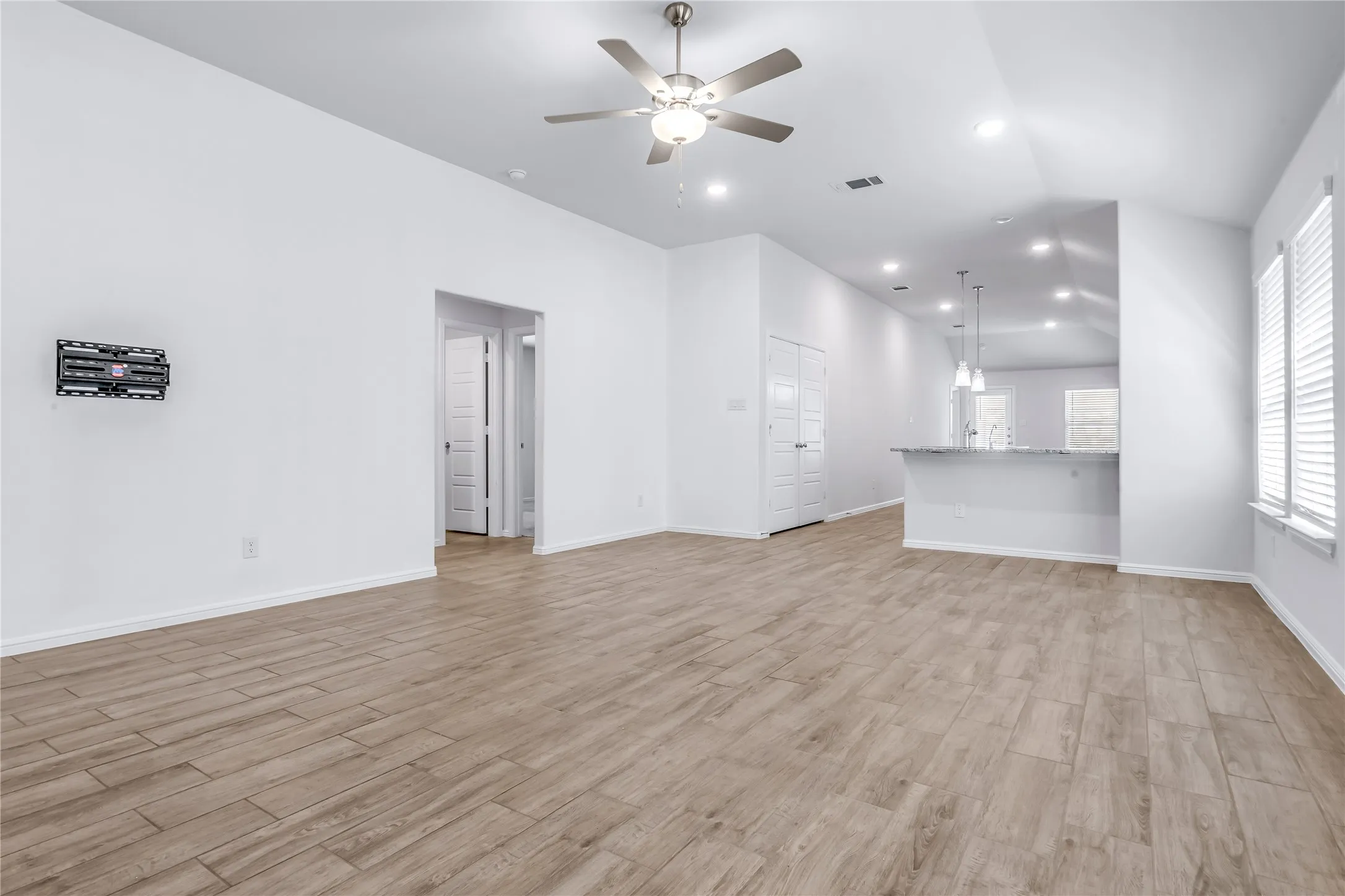 Single Family Residence For Sale in Dallas County , 1136 Aragon Trail, Mesquite, Texas 75149, 3 Bedroom, 2 Bathroom, 2 Garage spaces, 1,697 Sqft, built in 2023, mls#21378654, Real Estate Agent in Mesquite, Homes For Sale in Dallas county, Homes For Sale in Mesquite, Realtor in Mesquite Texas, Real Estate Brokerage Independent Realty Texas, Luminita Cordes Realtor