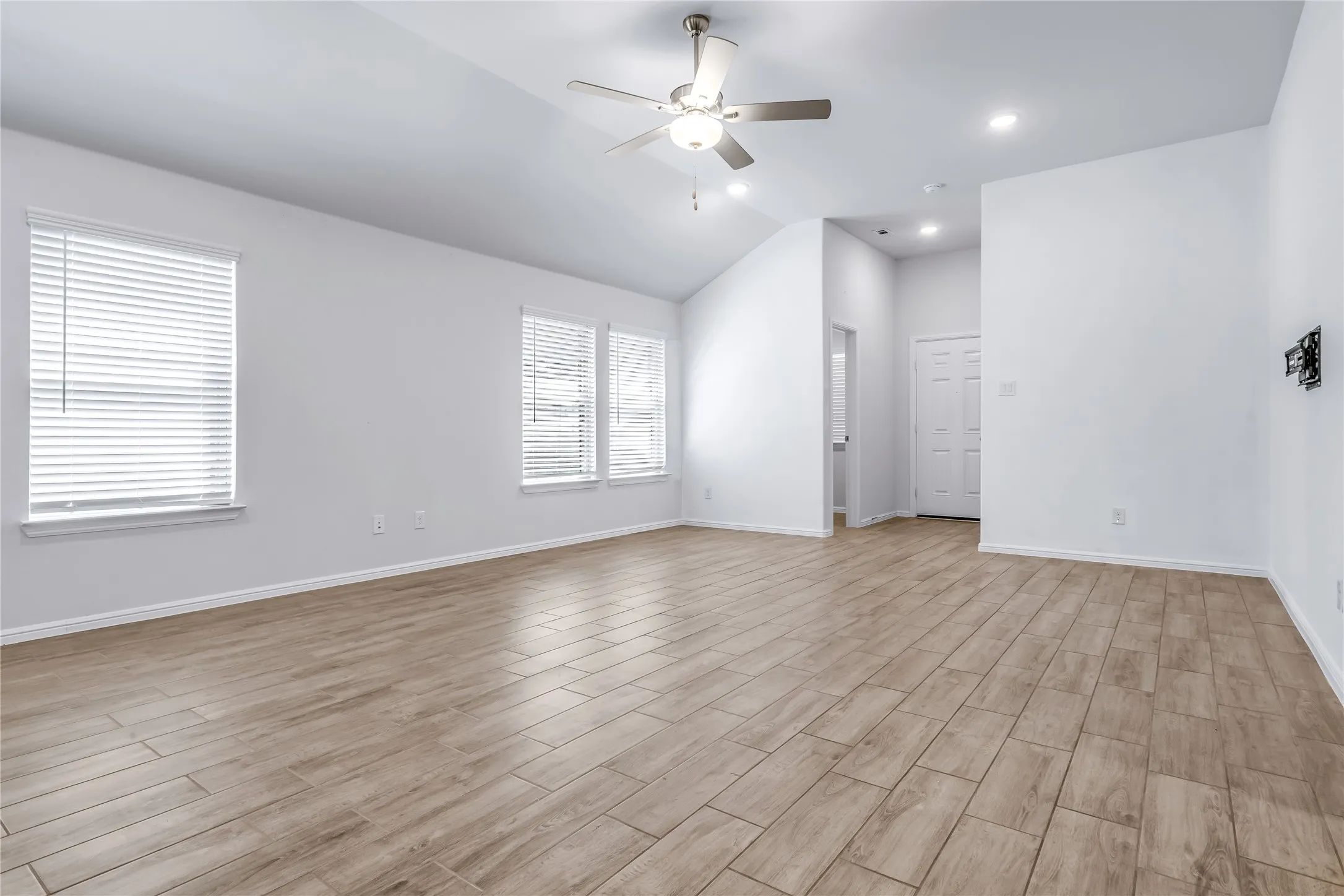 Single Family Residence For Sale in Dallas County , 1136 Aragon Trail, Mesquite, Texas 75149, 3 Bedroom, 2 Bathroom, 2 Garage spaces, 1,697 Sqft, built in 2023, mls#21378654, Real Estate Agent in Mesquite, Homes For Sale in Dallas county, Homes For Sale in Mesquite, Realtor in Mesquite Texas, Real Estate Brokerage Independent Realty Texas, Luminita Cordes Realtor