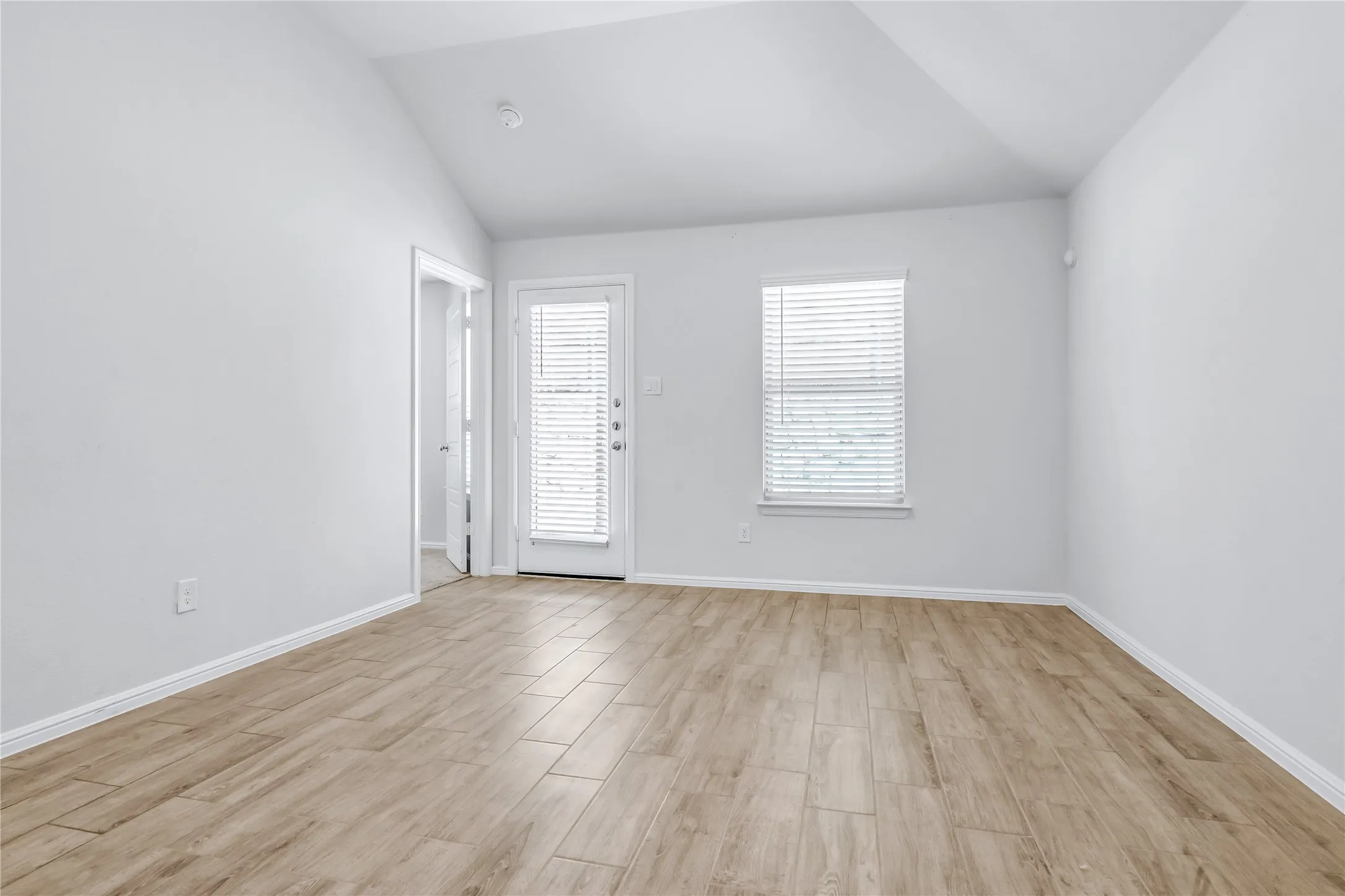 Single Family Residence For Sale in Dallas County , 1136 Aragon Trail, Mesquite, Texas 75149, 3 Bedroom, 2 Bathroom, 2 Garage spaces, 1,697 Sqft, built in 2023, mls#21378654, Real Estate Agent in Mesquite, Homes For Sale in Dallas county, Homes For Sale in Mesquite, Realtor in Mesquite Texas, Real Estate Brokerage Independent Realty Texas, Luminita Cordes Realtor