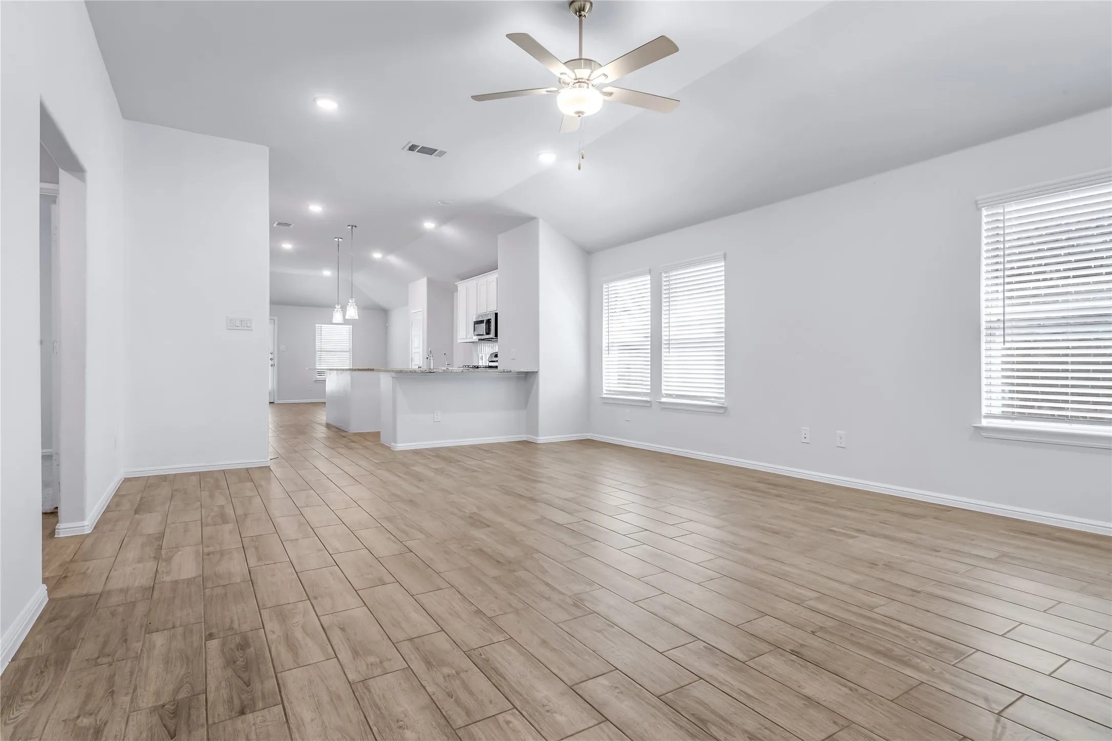 Single Family Residence For Sale in Dallas County , 1136 Aragon Trail, Mesquite, Texas 75149, 3 Bedroom, 2 Bathroom, 2 Garage spaces, 1,697 Sqft, built in 2023, mls#21378654, Real Estate Agent in Mesquite, Homes For Sale in Dallas county, Homes For Sale in Mesquite, Realtor in Mesquite Texas, Real Estate Brokerage Independent Realty Texas, Luminita Cordes Realtor