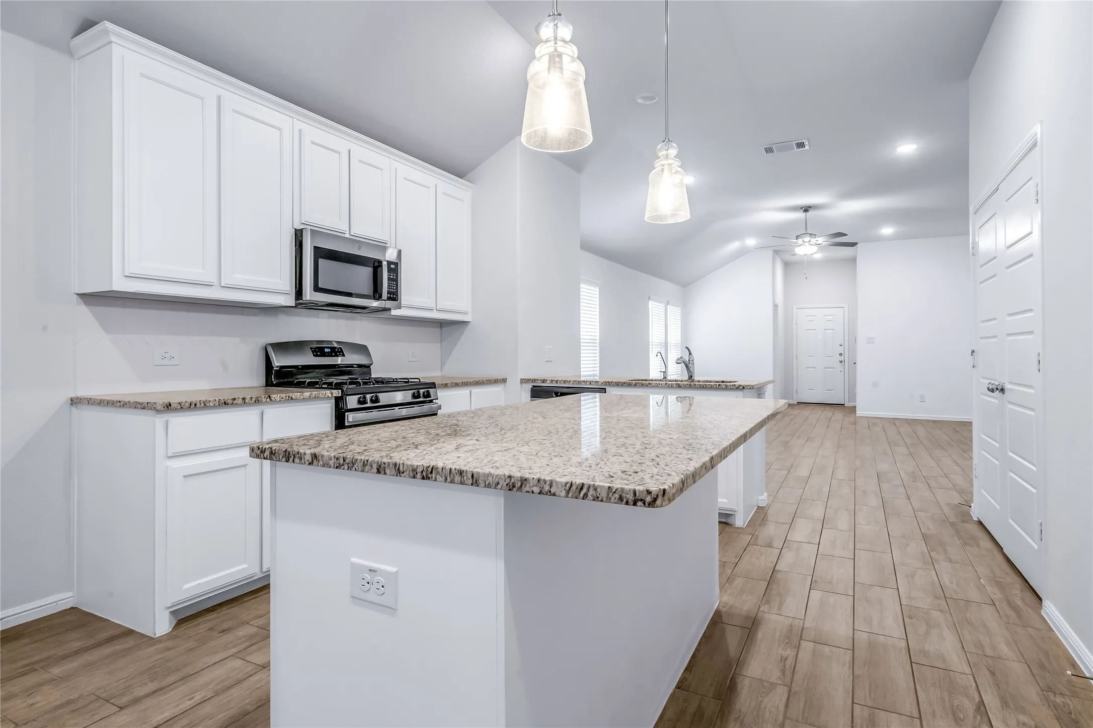 Single Family Residence For Sale in Dallas County , 1136 Aragon Trail, Mesquite, Texas 75149, 3 Bedroom, 2 Bathroom, 2 Garage spaces, 1,697 Sqft, built in 2023, mls#21378654, Real Estate Agent in Mesquite, Homes For Sale in Dallas county, Homes For Sale in Mesquite, Realtor in Mesquite Texas, Real Estate Brokerage Independent Realty Texas, Luminita Cordes Realtor