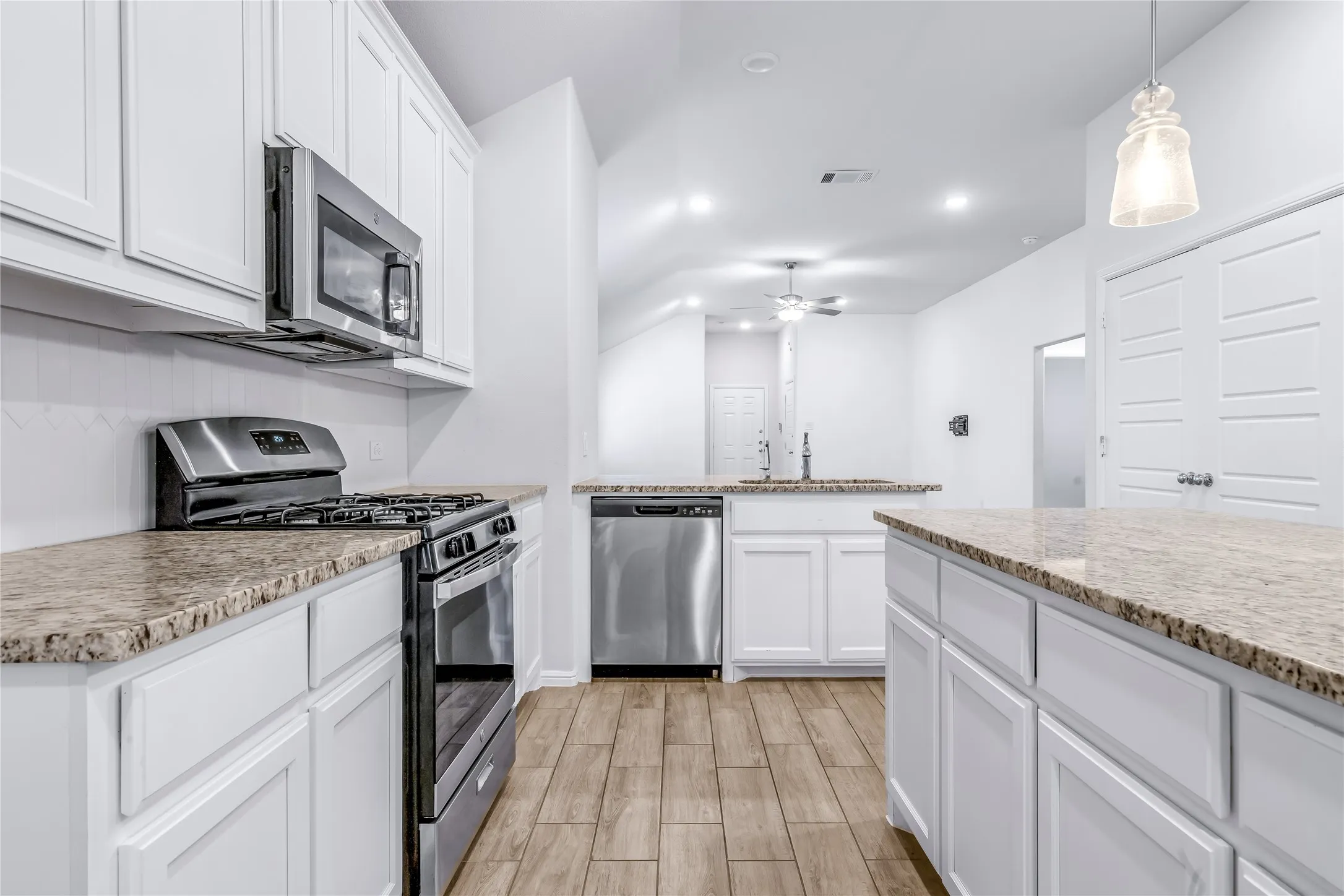 Single Family Residence For Sale in Dallas County , 1136 Aragon Trail, Mesquite, Texas 75149, 3 Bedroom, 2 Bathroom, 2 Garage spaces, 1,697 Sqft, built in 2023, mls#21378654, Real Estate Agent in Mesquite, Homes For Sale in Dallas county, Homes For Sale in Mesquite, Realtor in Mesquite Texas, Real Estate Brokerage Independent Realty Texas, Luminita Cordes Realtor