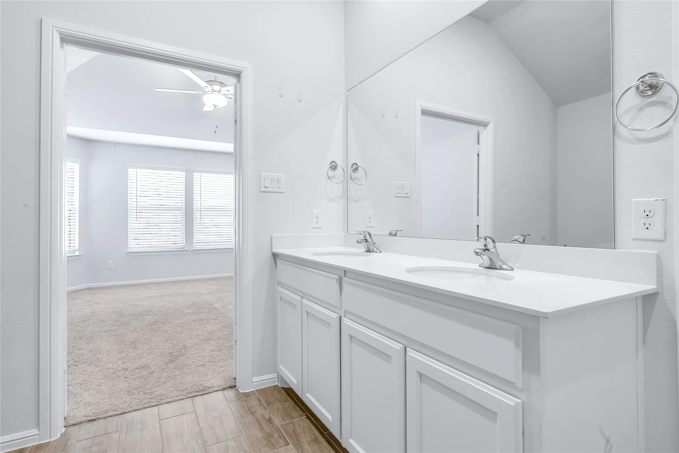Single Family Residence For Sale in Dallas County , 1136 Aragon Trail, Mesquite, Texas 75149, 3 Bedroom, 2 Bathroom, 2 Garage spaces, 1,697 Sqft, built in 2023, mls#21378654, Real Estate Agent in Mesquite, Homes For Sale in Dallas county, Homes For Sale in Mesquite, Realtor in Mesquite Texas, Real Estate Brokerage Independent Realty Texas, Luminita Cordes Realtor