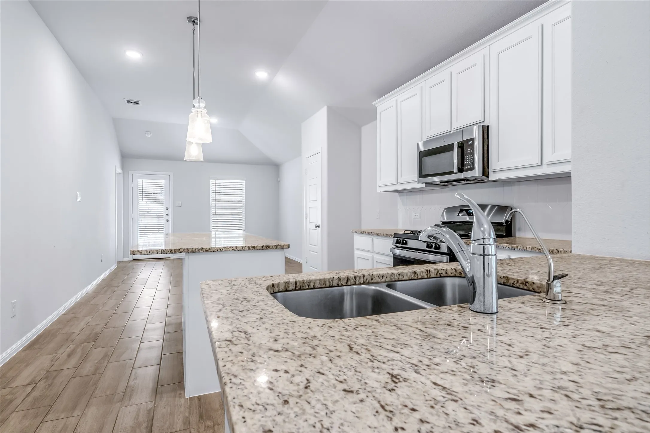 Single Family Residence For Sale in Dallas County , 1136 Aragon Trail, Mesquite, Texas 75149, 3 Bedroom, 2 Bathroom, 2 Garage spaces, 1,697 Sqft, built in 2023, mls#21378654, Real Estate Agent in Mesquite, Homes For Sale in Dallas county, Homes For Sale in Mesquite, Realtor in Mesquite Texas, Real Estate Brokerage Independent Realty Texas, Luminita Cordes Realtor