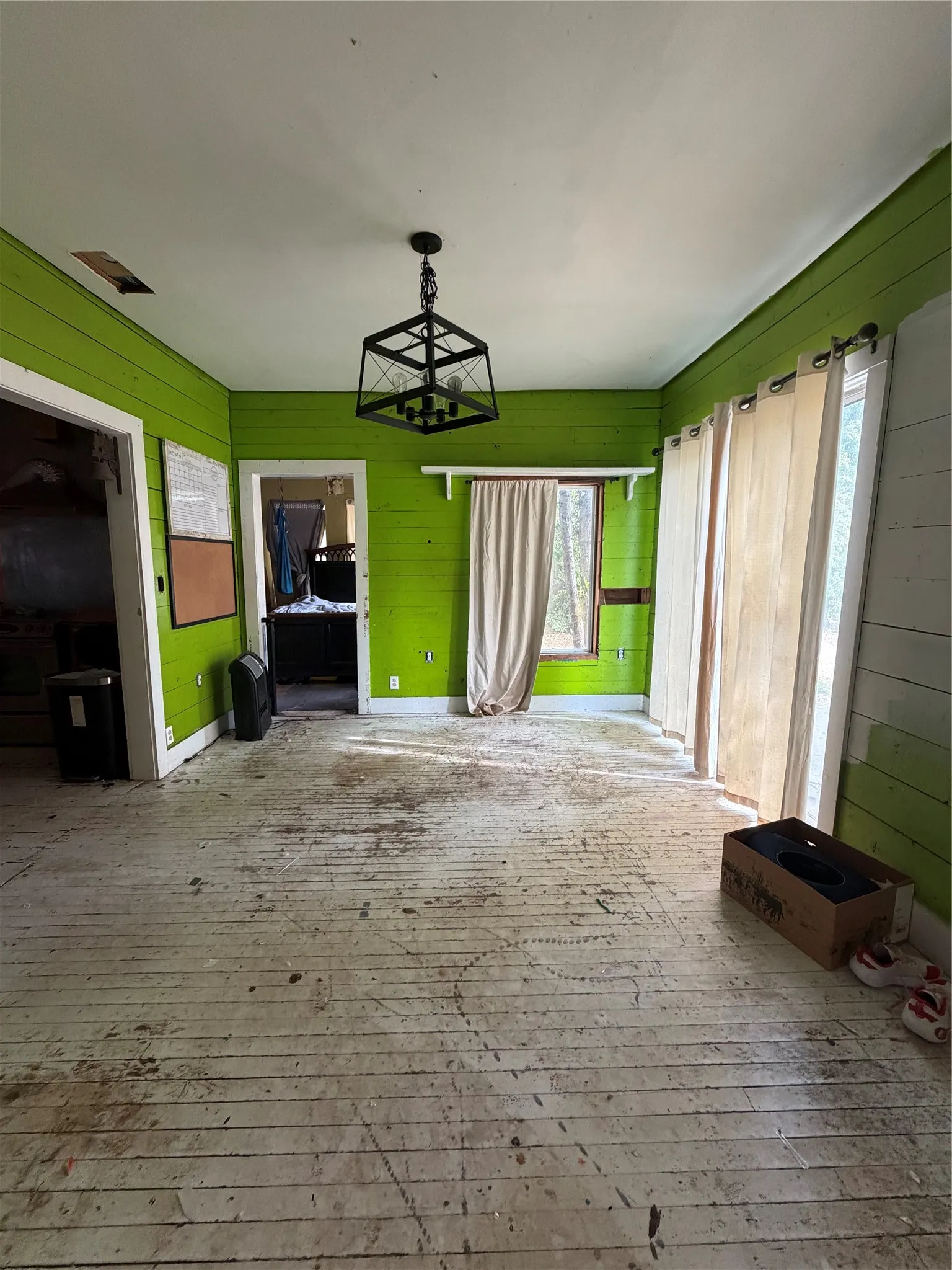 Single Family Residence For Sale in Eastland County , 107 S Connellee Avenue, Eastland, Texas 76448, 3 Bedroom, 2 Bathroom, Garage spaces, 1,920 Sqft, built in 1945, mls#21376807, Real Estate Agent in Eastland, Homes For Sale in Eastland county, Homes For Sale in Eastland, Realtor in Eastland Texas, Real Estate Brokerage Independent Realty Texas, Luminita Cordes Realtor