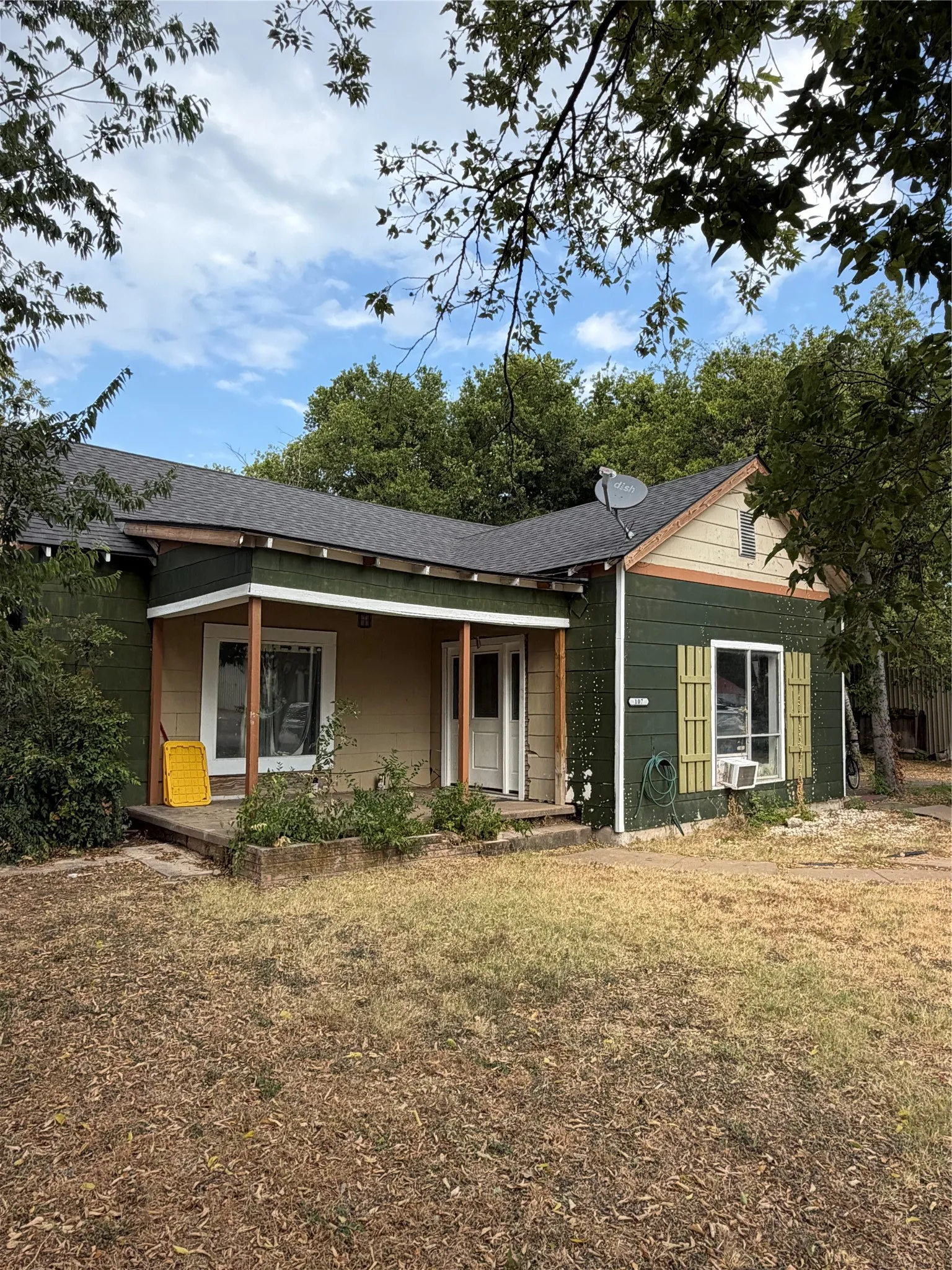 Single Family Residence For Sale in Eastland County , 107 S Connellee Avenue, Eastland, Texas 76448, 3 Bedroom, 2 Bathroom, Garage spaces, 1,920 Sqft, built in 1945, mls#21376807, Real Estate Agent in Eastland, Homes For Sale in Eastland county, Homes For Sale in Eastland, Realtor in Eastland Texas, Real Estate Brokerage Independent Realty Texas, Luminita Cordes Realtor