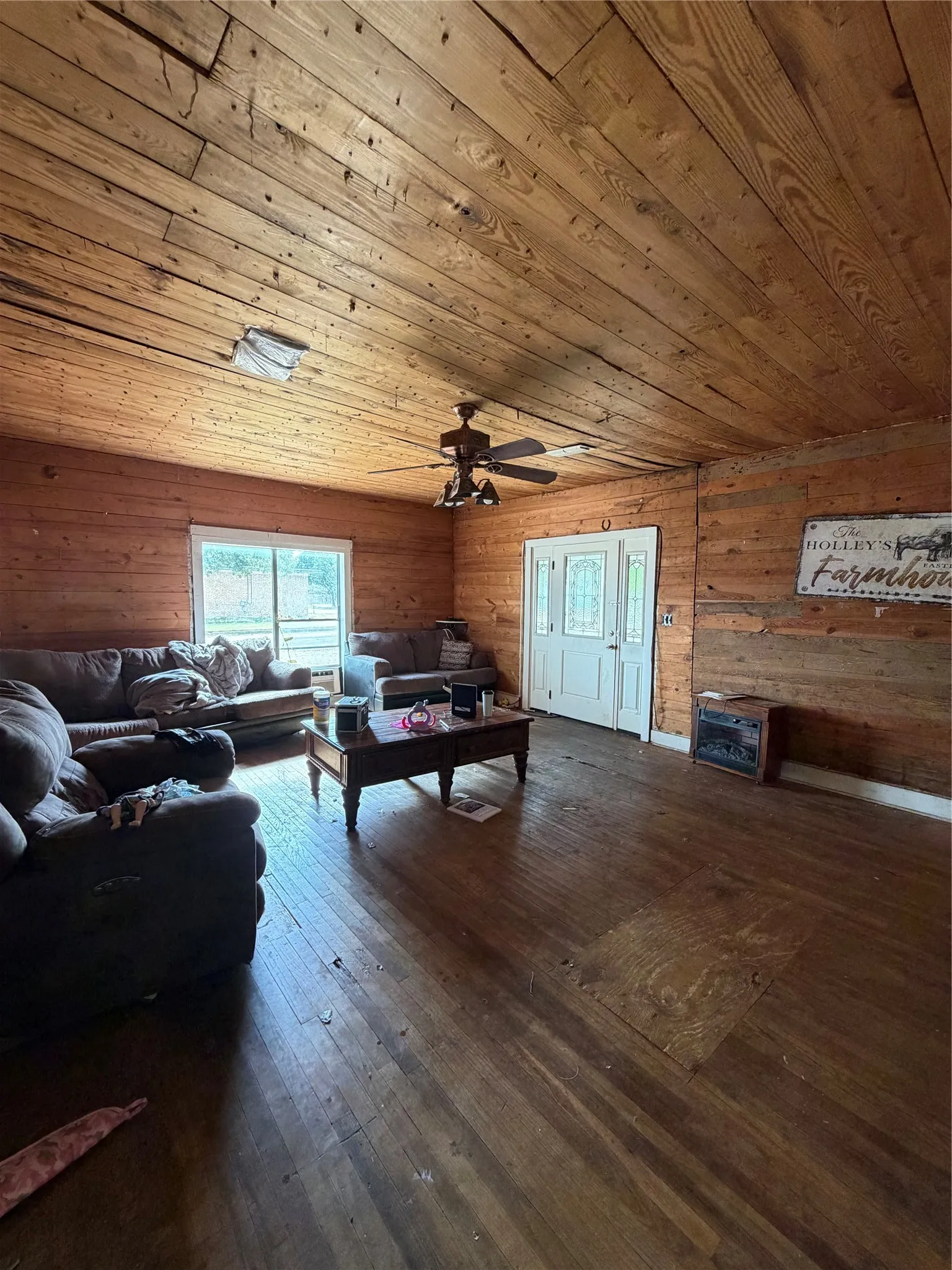 Single Family Residence For Sale in Eastland County , 107 S Connellee Avenue, Eastland, Texas 76448, 3 Bedroom, 2 Bathroom, Garage spaces, 1,920 Sqft, built in 1945, mls#21376807, Real Estate Agent in Eastland, Homes For Sale in Eastland county, Homes For Sale in Eastland, Realtor in Eastland Texas, Real Estate Brokerage Independent Realty Texas, Luminita Cordes Realtor