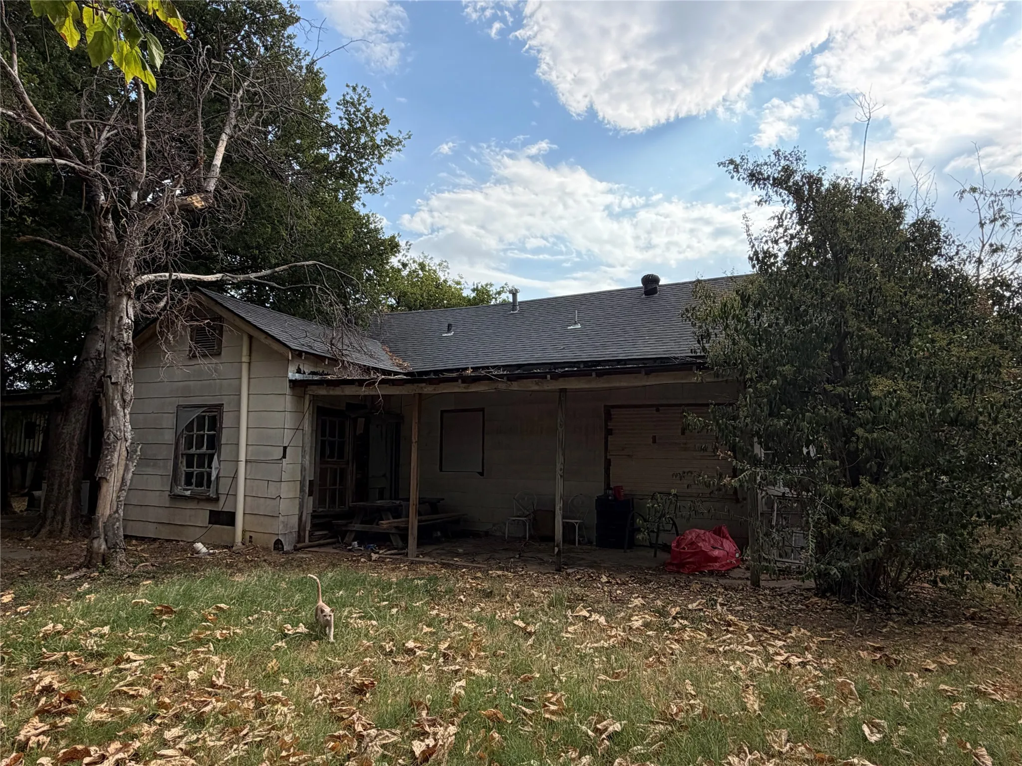 Single Family Residence For Sale in Eastland County , 107 S Connellee Avenue, Eastland, Texas 76448, 3 Bedroom, 2 Bathroom, Garage spaces, 1,920 Sqft, built in 1945, mls#21376807, Real Estate Agent in Eastland, Homes For Sale in Eastland county, Homes For Sale in Eastland, Realtor in Eastland Texas, Real Estate Brokerage Independent Realty Texas, Luminita Cordes Realtor