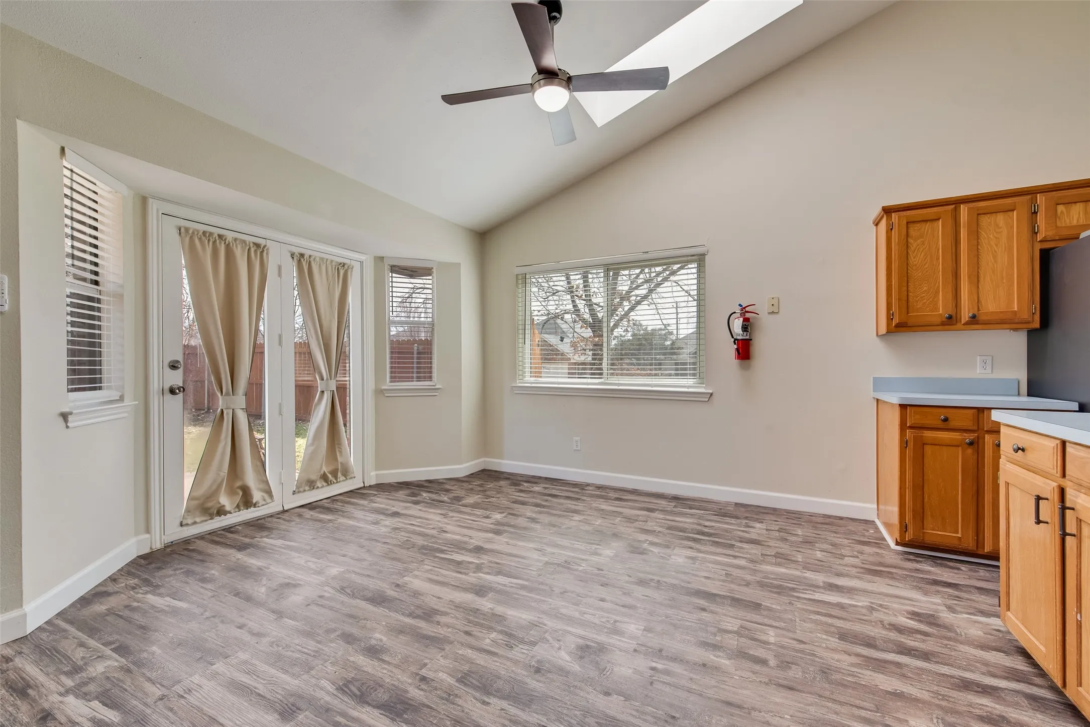 Single Family Residence For Rent in Denton County , 2126 Millwood Drive, Corinth, Texas 76210, 3 Bedroom, 2 Bathroom, 2 Garage spaces, 1,730 Sqft, built in 1989, mls#21378656, Real Estate Agent in Corinth, Homes For Rent in Denton county, Homes For Rent in Corinth, Realtor in Corinth Texas, Real Estate Brokerage Independent Realty Texas, Luminita Cordes Realtor