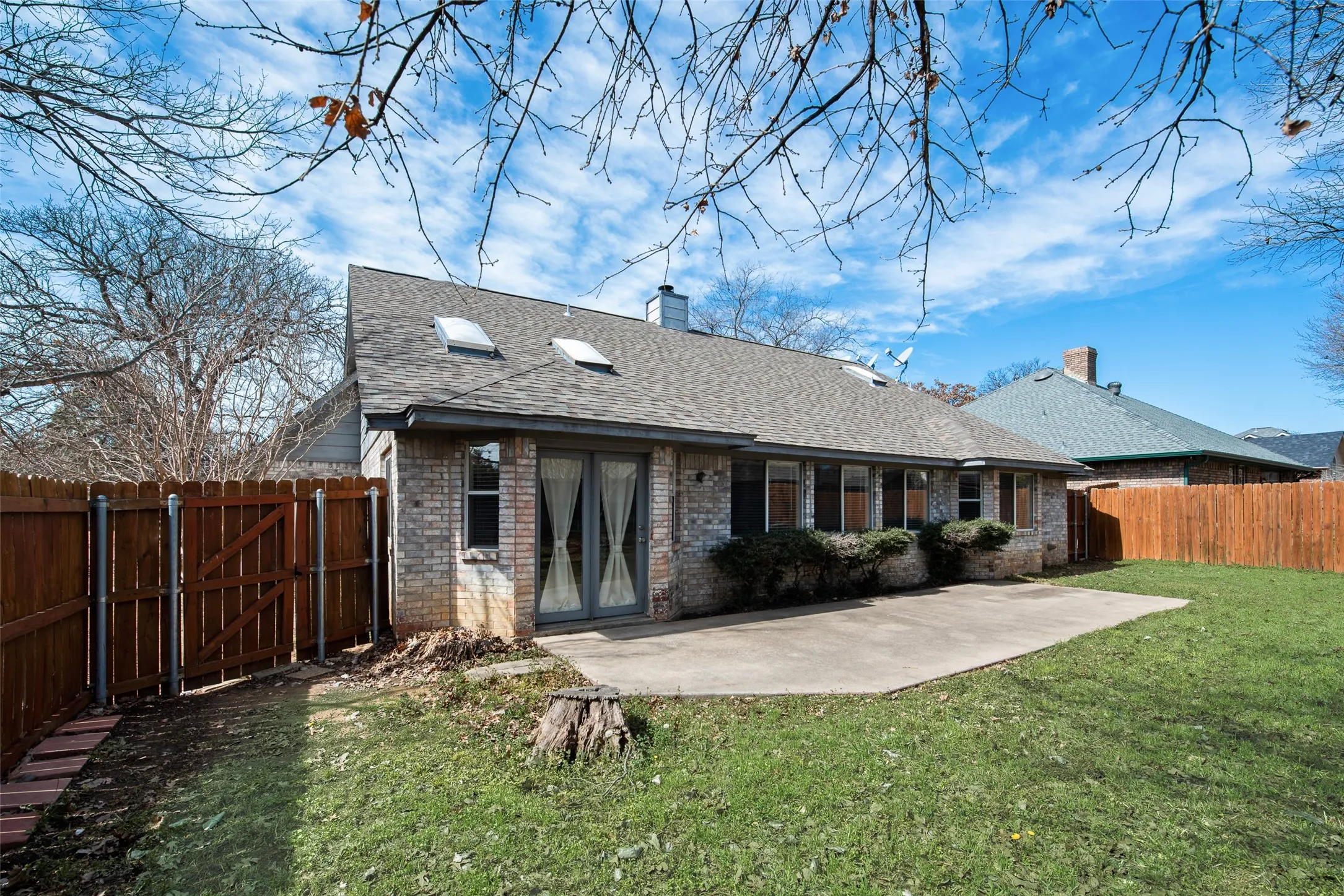 Single Family Residence For Rent in Denton County , 2126 Millwood Drive, Corinth, Texas 76210, 3 Bedroom, 2 Bathroom, 2 Garage spaces, 1,730 Sqft, built in 1989, mls#21378656, Real Estate Agent in Corinth, Homes For Rent in Denton county, Homes For Rent in Corinth, Realtor in Corinth Texas, Real Estate Brokerage Independent Realty Texas, Luminita Cordes Realtor