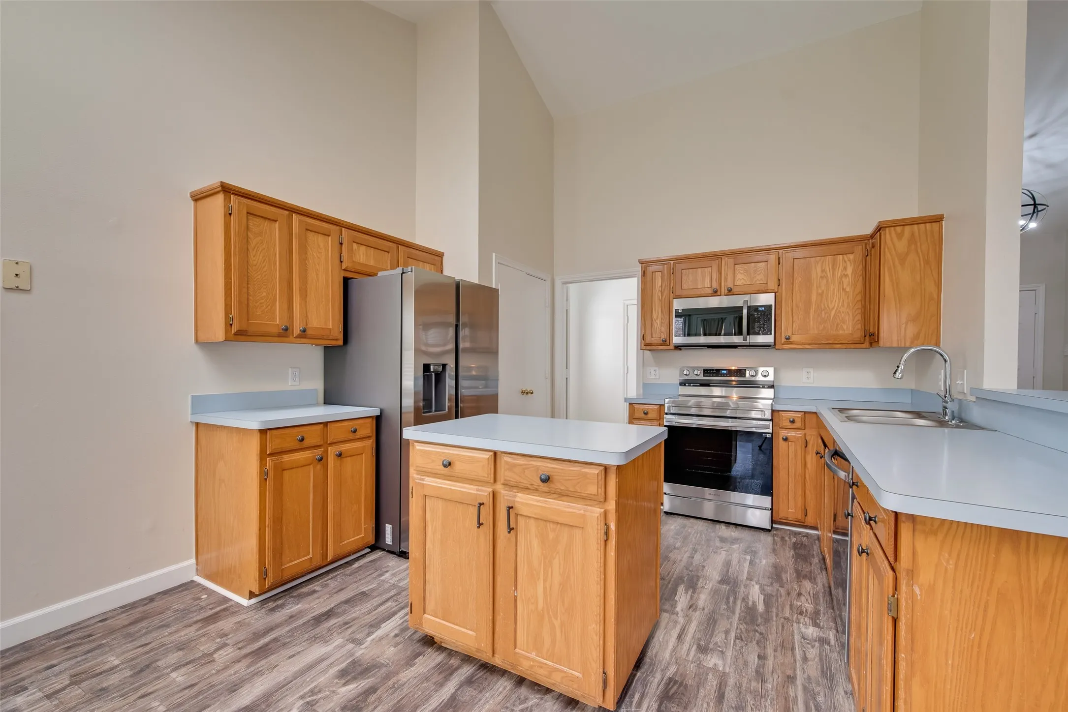 Single Family Residence For Rent in Denton County , 2126 Millwood Drive, Corinth, Texas 76210, 3 Bedroom, 2 Bathroom, 2 Garage spaces, 1,730 Sqft, built in 1989, mls#21378656, Real Estate Agent in Corinth, Homes For Rent in Denton county, Homes For Rent in Corinth, Realtor in Corinth Texas, Real Estate Brokerage Independent Realty Texas, Luminita Cordes Realtor