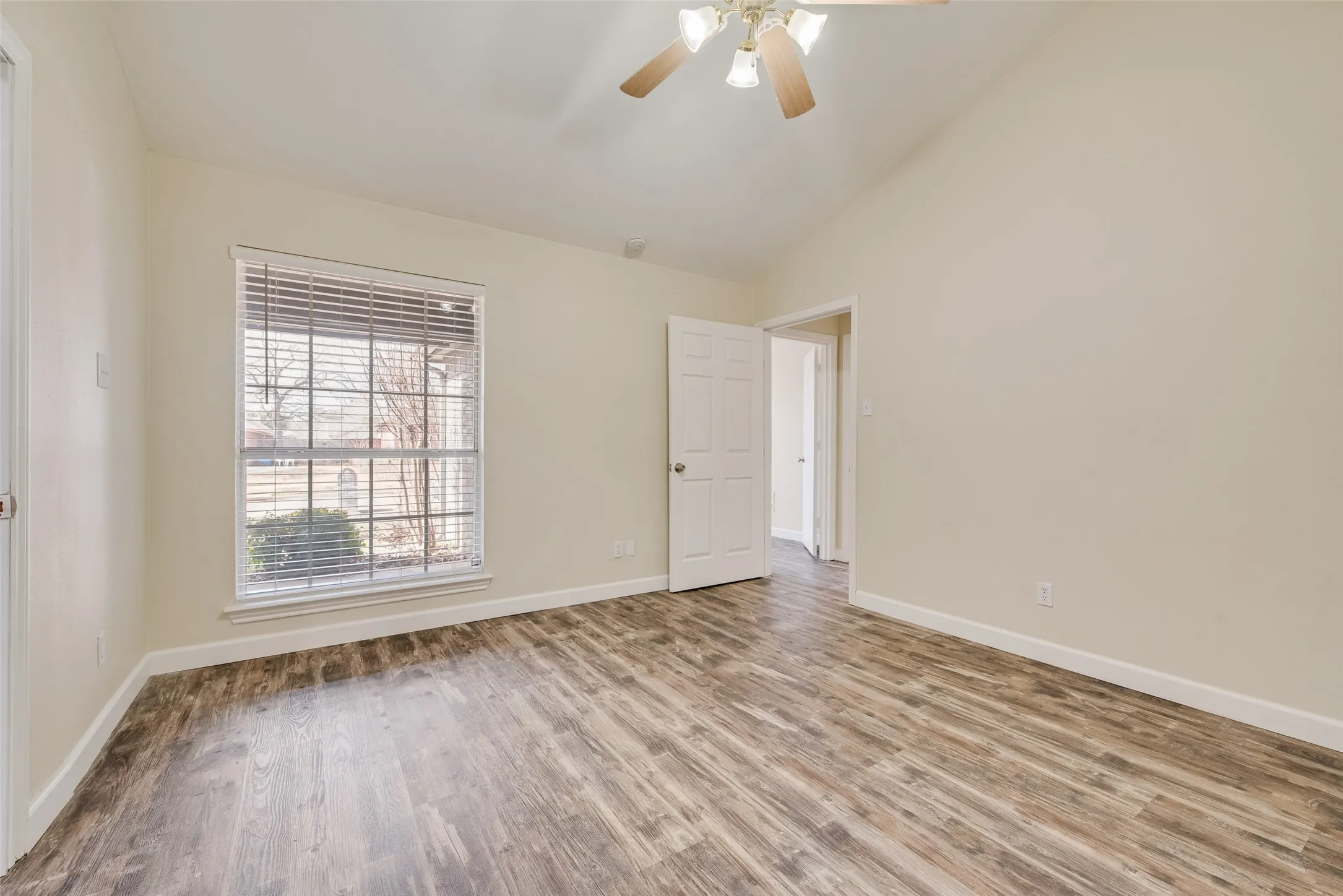 Single Family Residence For Rent in Denton County , 2126 Millwood Drive, Corinth, Texas 76210, 3 Bedroom, 2 Bathroom, 2 Garage spaces, 1,730 Sqft, built in 1989, mls#21378656, Real Estate Agent in Corinth, Homes For Rent in Denton county, Homes For Rent in Corinth, Realtor in Corinth Texas, Real Estate Brokerage Independent Realty Texas, Luminita Cordes Realtor