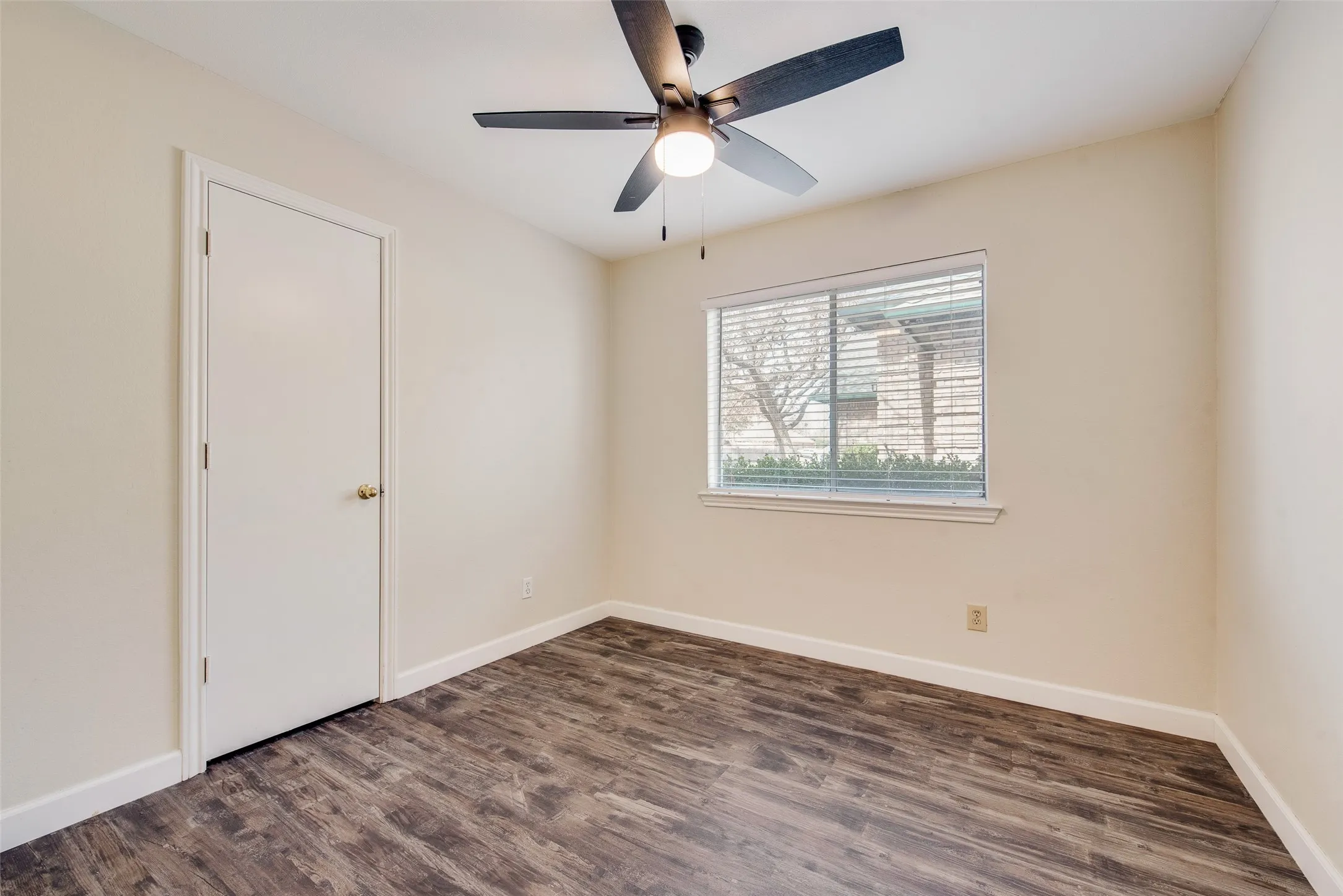 Single Family Residence For Rent in Denton County , 2126 Millwood Drive, Corinth, Texas 76210, 3 Bedroom, 2 Bathroom, 2 Garage spaces, 1,730 Sqft, built in 1989, mls#21378656, Real Estate Agent in Corinth, Homes For Rent in Denton county, Homes For Rent in Corinth, Realtor in Corinth Texas, Real Estate Brokerage Independent Realty Texas, Luminita Cordes Realtor