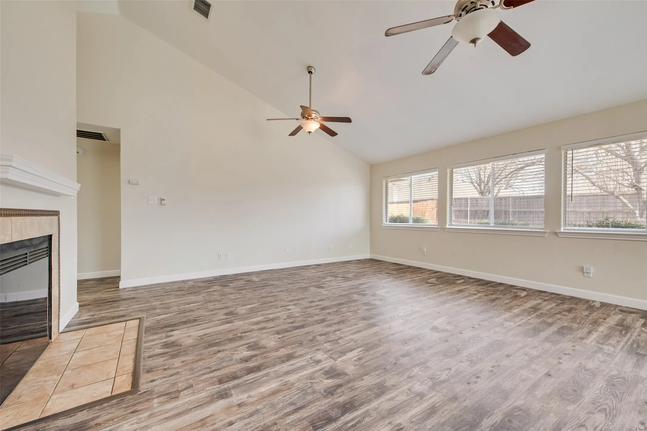 Single Family Residence For Rent in Denton County , 2126 Millwood Drive, Corinth, Texas 76210, 3 Bedroom, 2 Bathroom, 2 Garage spaces, 1,730 Sqft, built in 1989, mls#21378656, Real Estate Agent in Corinth, Homes For Rent in Denton county, Homes For Rent in Corinth, Realtor in Corinth Texas, Real Estate Brokerage Independent Realty Texas, Luminita Cordes Realtor