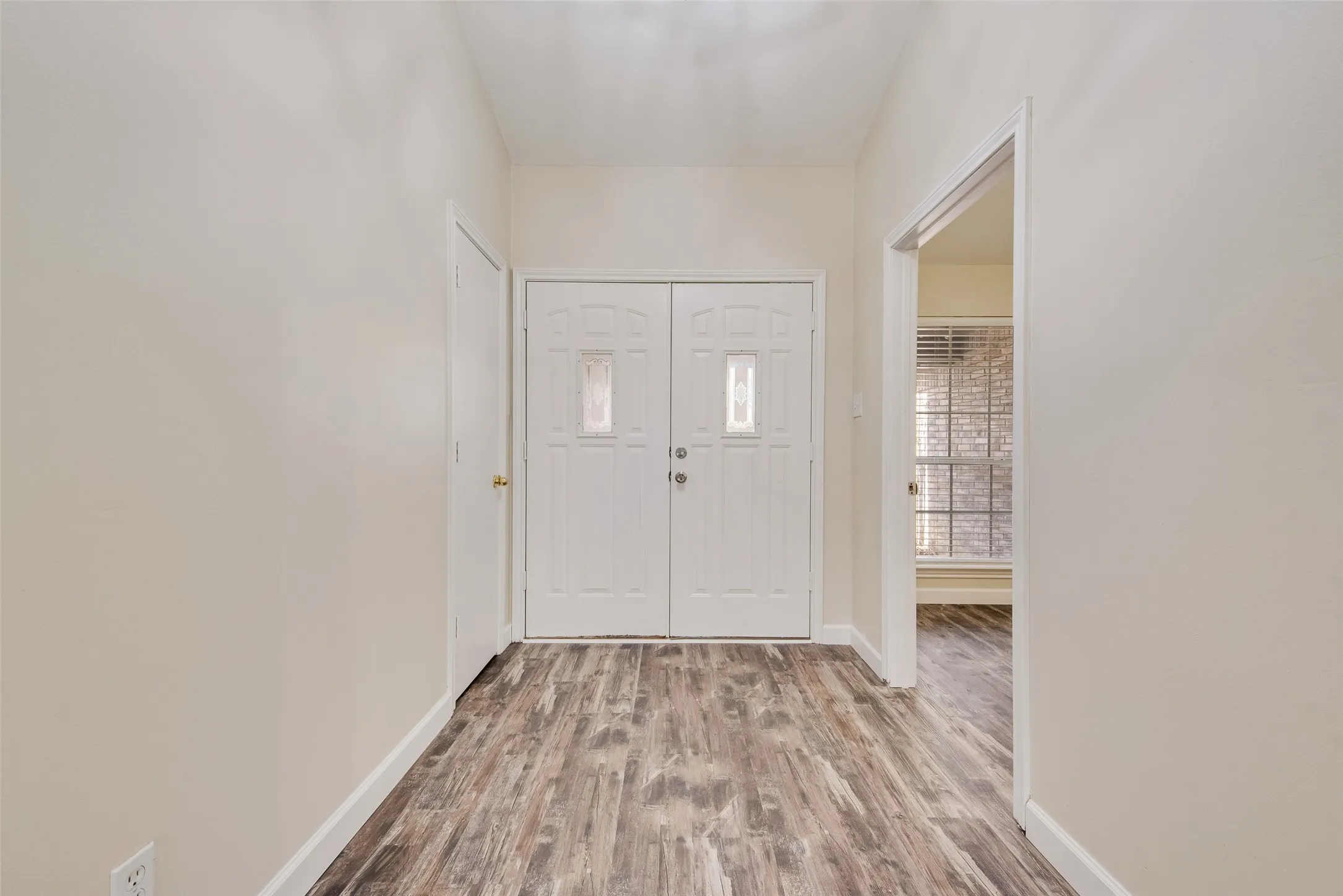 Single Family Residence For Rent in Denton County , 2126 Millwood Drive, Corinth, Texas 76210, 3 Bedroom, 2 Bathroom, 2 Garage spaces, 1,730 Sqft, built in 1989, mls#21378656, Real Estate Agent in Corinth, Homes For Rent in Denton county, Homes For Rent in Corinth, Realtor in Corinth Texas, Real Estate Brokerage Independent Realty Texas, Luminita Cordes Realtor