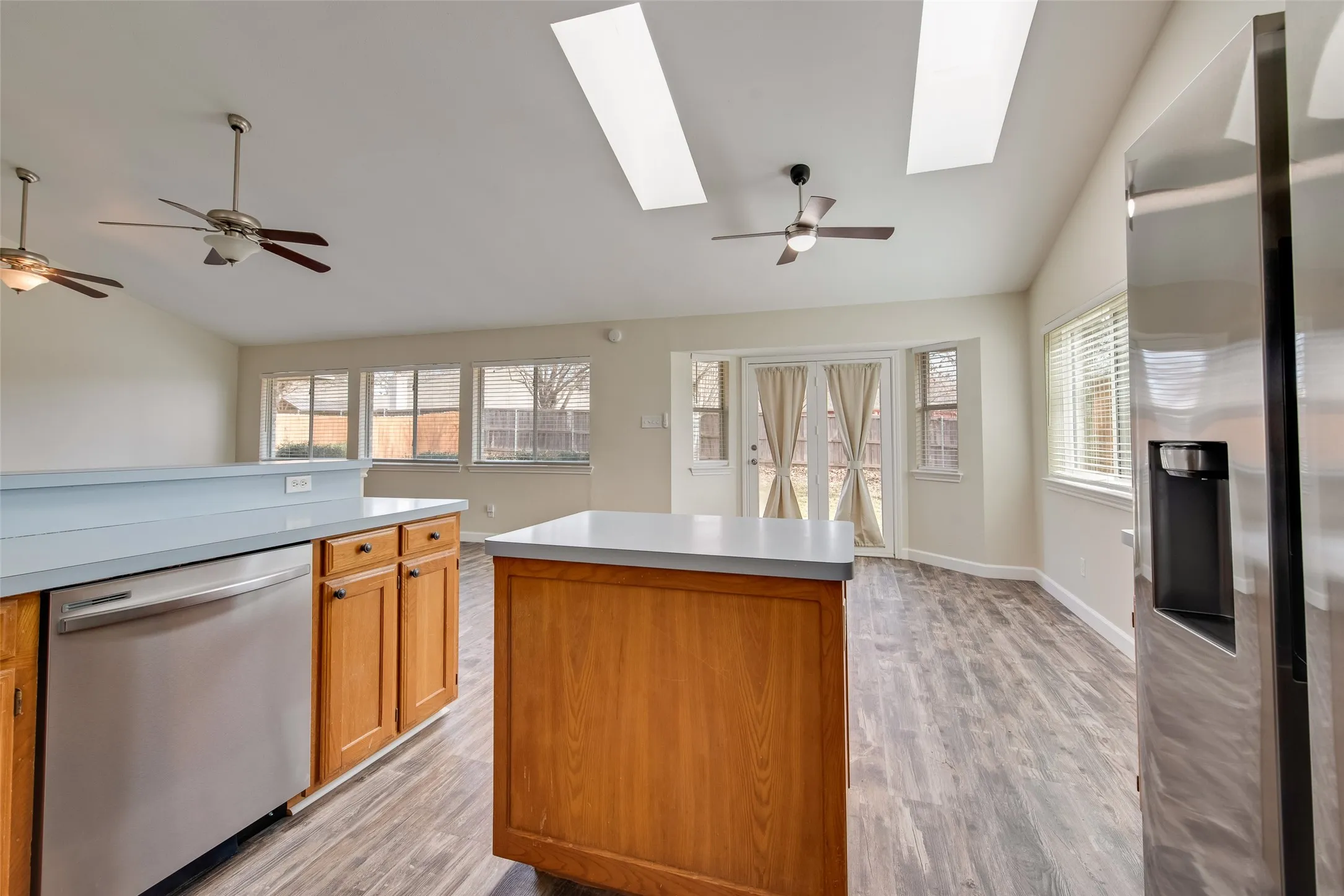 Single Family Residence For Rent in Denton County , 2126 Millwood Drive, Corinth, Texas 76210, 3 Bedroom, 2 Bathroom, 2 Garage spaces, 1,730 Sqft, built in 1989, mls#21378656, Real Estate Agent in Corinth, Homes For Rent in Denton county, Homes For Rent in Corinth, Realtor in Corinth Texas, Real Estate Brokerage Independent Realty Texas, Luminita Cordes Realtor