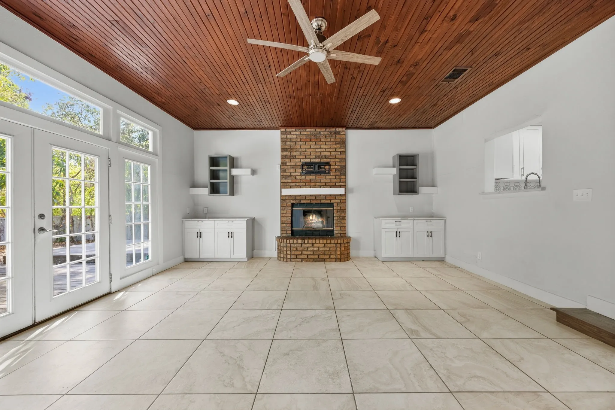 Single Family Residence For Sale in Kaufman County , 414 Maple Drive, Terrell, Texas 75160, 3 Bedroom, 2 Bathroom, Garage spaces, 1,648 Sqft, built in 1952, mls#21378271, Real Estate Agent in Terrell, Homes For Sale in Kaufman county, Homes For Sale in Terrell, Realtor in Terrell Texas, Real Estate Brokerage Independent Realty Texas, Luminita Cordes Realtor