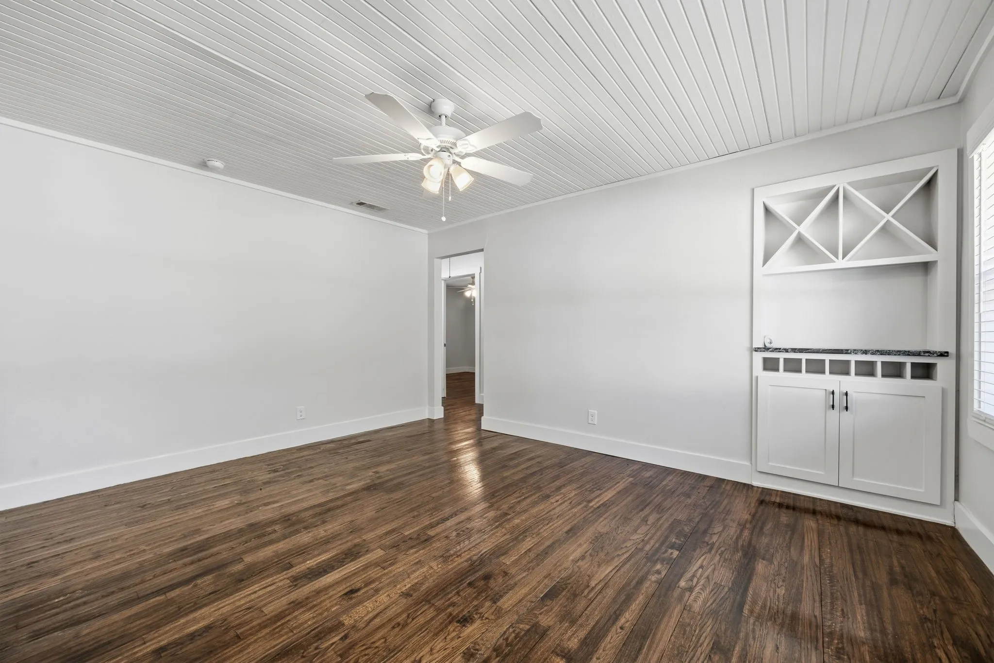 Single Family Residence For Sale in Kaufman County , 414 Maple Drive, Terrell, Texas 75160, 3 Bedroom, 2 Bathroom, Garage spaces, 1,648 Sqft, built in 1952, mls#21378271, Real Estate Agent in Terrell, Homes For Sale in Kaufman county, Homes For Sale in Terrell, Realtor in Terrell Texas, Real Estate Brokerage Independent Realty Texas, Luminita Cordes Realtor