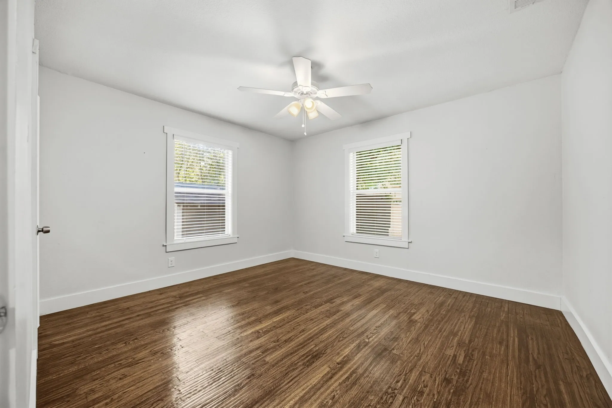 Single Family Residence For Sale in Kaufman County , 414 Maple Drive, Terrell, Texas 75160, 3 Bedroom, 2 Bathroom, Garage spaces, 1,648 Sqft, built in 1952, mls#21378271, Real Estate Agent in Terrell, Homes For Sale in Kaufman county, Homes For Sale in Terrell, Realtor in Terrell Texas, Real Estate Brokerage Independent Realty Texas, Luminita Cordes Realtor