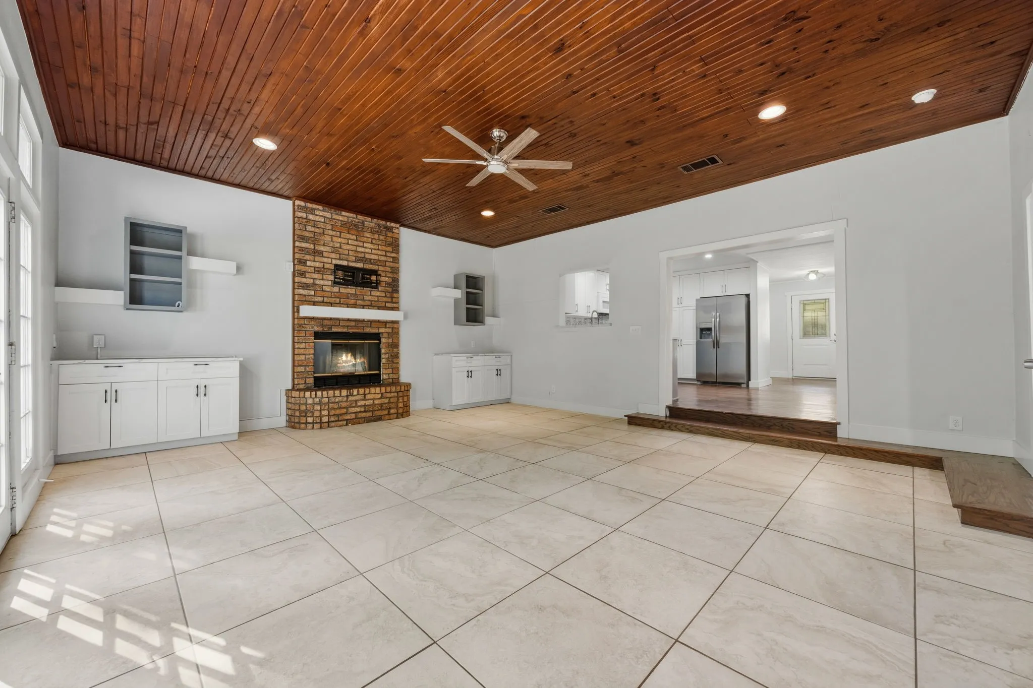 Single Family Residence For Sale in Kaufman County , 414 Maple Drive, Terrell, Texas 75160, 3 Bedroom, 2 Bathroom, Garage spaces, 1,648 Sqft, built in 1952, mls#21378271, Real Estate Agent in Terrell, Homes For Sale in Kaufman county, Homes For Sale in Terrell, Realtor in Terrell Texas, Real Estate Brokerage Independent Realty Texas, Luminita Cordes Realtor