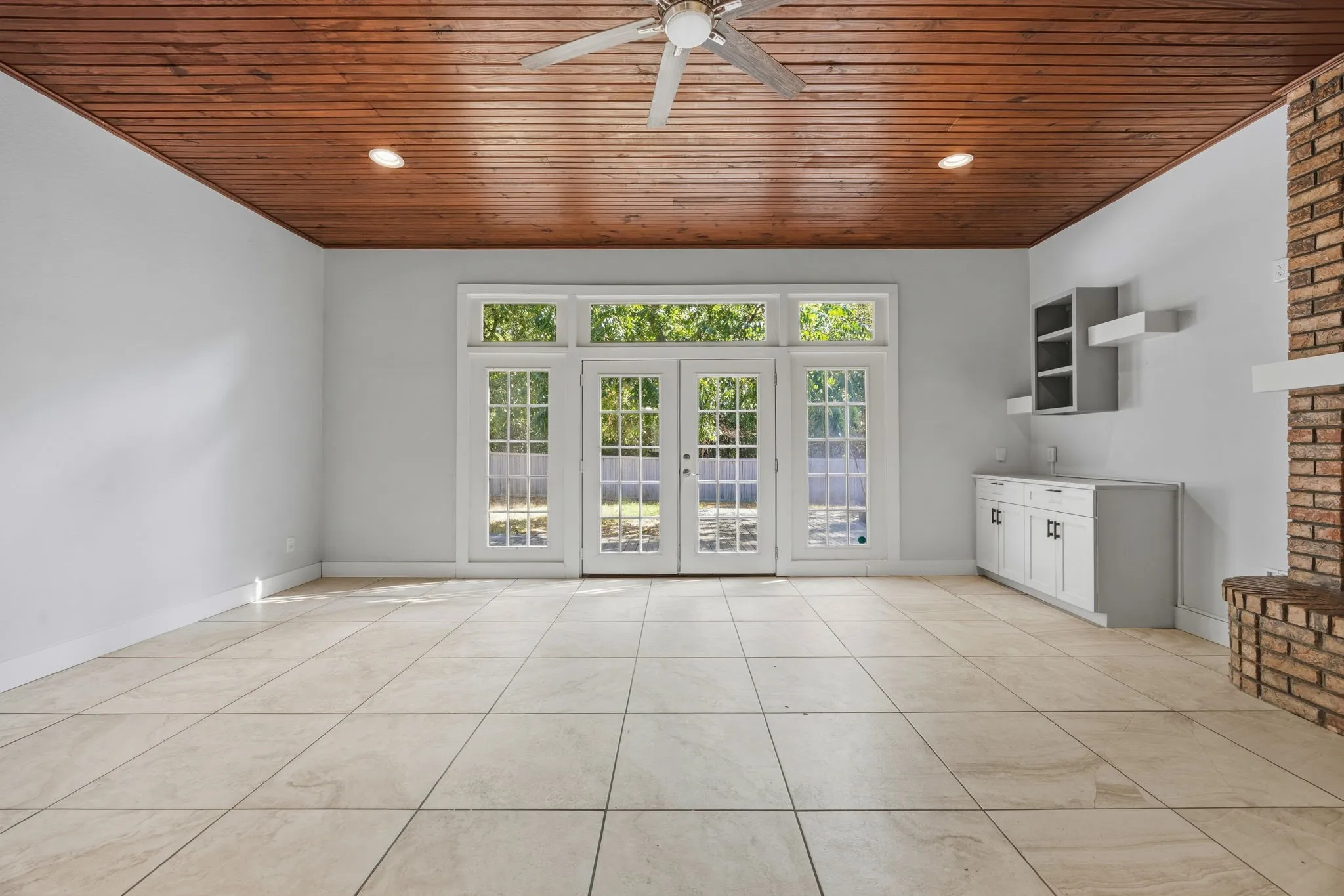Single Family Residence For Sale in Kaufman County , 414 Maple Drive, Terrell, Texas 75160, 3 Bedroom, 2 Bathroom, Garage spaces, 1,648 Sqft, built in 1952, mls#21378271, Real Estate Agent in Terrell, Homes For Sale in Kaufman county, Homes For Sale in Terrell, Realtor in Terrell Texas, Real Estate Brokerage Independent Realty Texas, Luminita Cordes Realtor