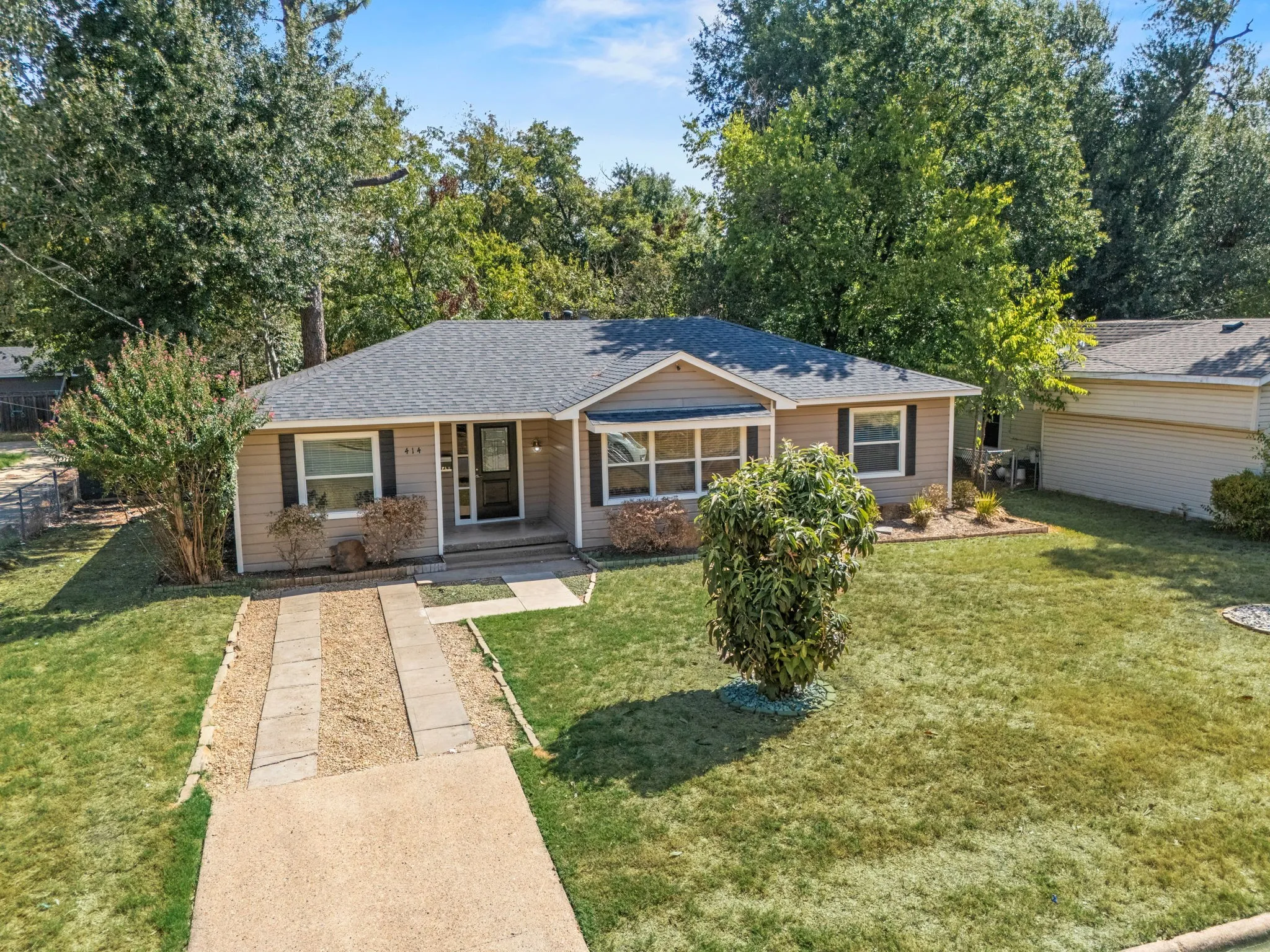 Single Family Residence For Sale in Kaufman County , 414 Maple Drive, Terrell, Texas 75160, 3 Bedroom, 2 Bathroom, Garage spaces, 1,648 Sqft, built in 1952, mls#21378271, Real Estate Agent in Terrell, Homes For Sale in Kaufman county, Homes For Sale in Terrell, Realtor in Terrell Texas, Real Estate Brokerage Independent Realty Texas, Luminita Cordes Realtor