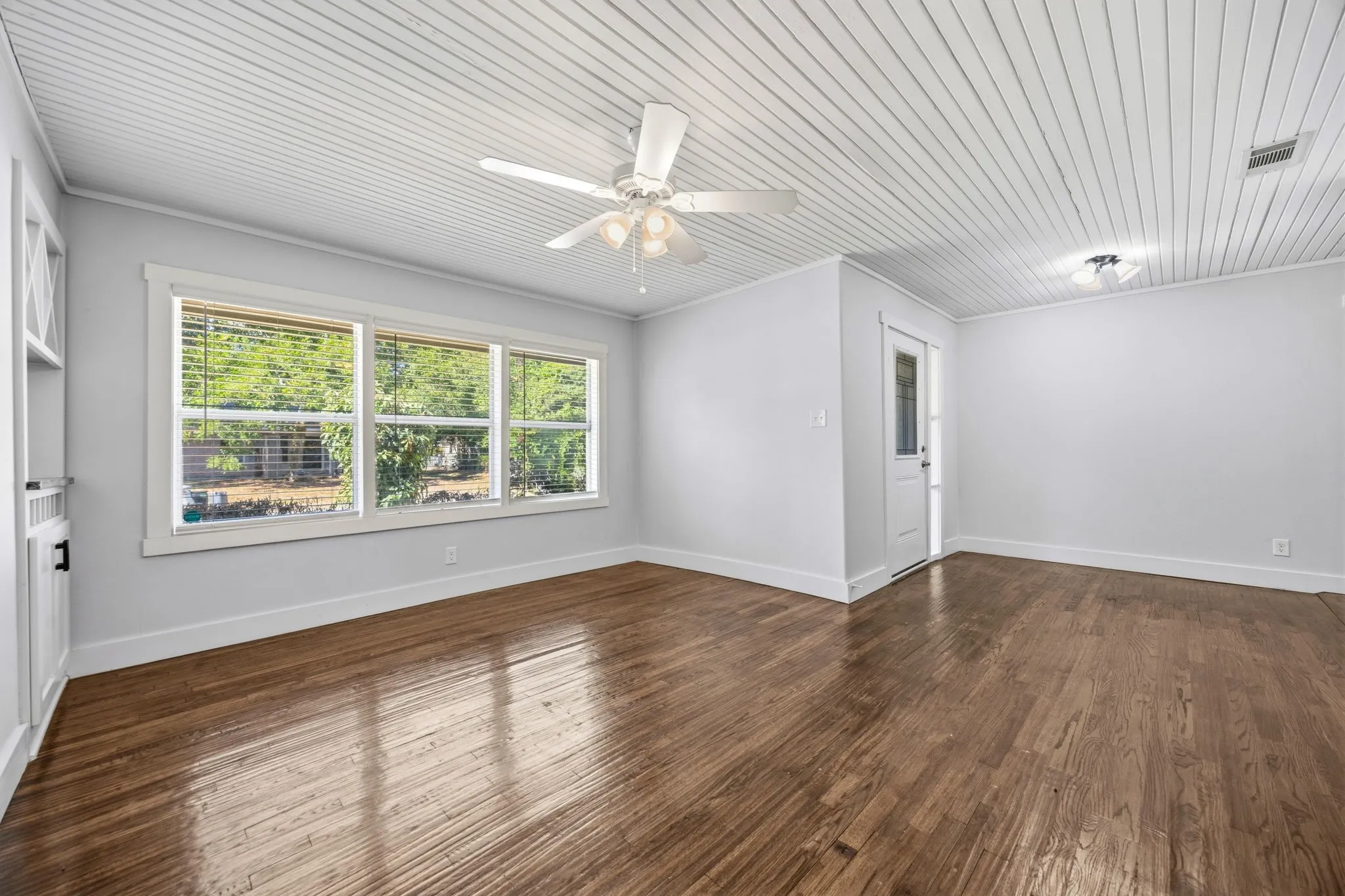 Single Family Residence For Sale in Kaufman County , 414 Maple Drive, Terrell, Texas 75160, 3 Bedroom, 2 Bathroom, Garage spaces, 1,648 Sqft, built in 1952, mls#21378271, Real Estate Agent in Terrell, Homes For Sale in Kaufman county, Homes For Sale in Terrell, Realtor in Terrell Texas, Real Estate Brokerage Independent Realty Texas, Luminita Cordes Realtor