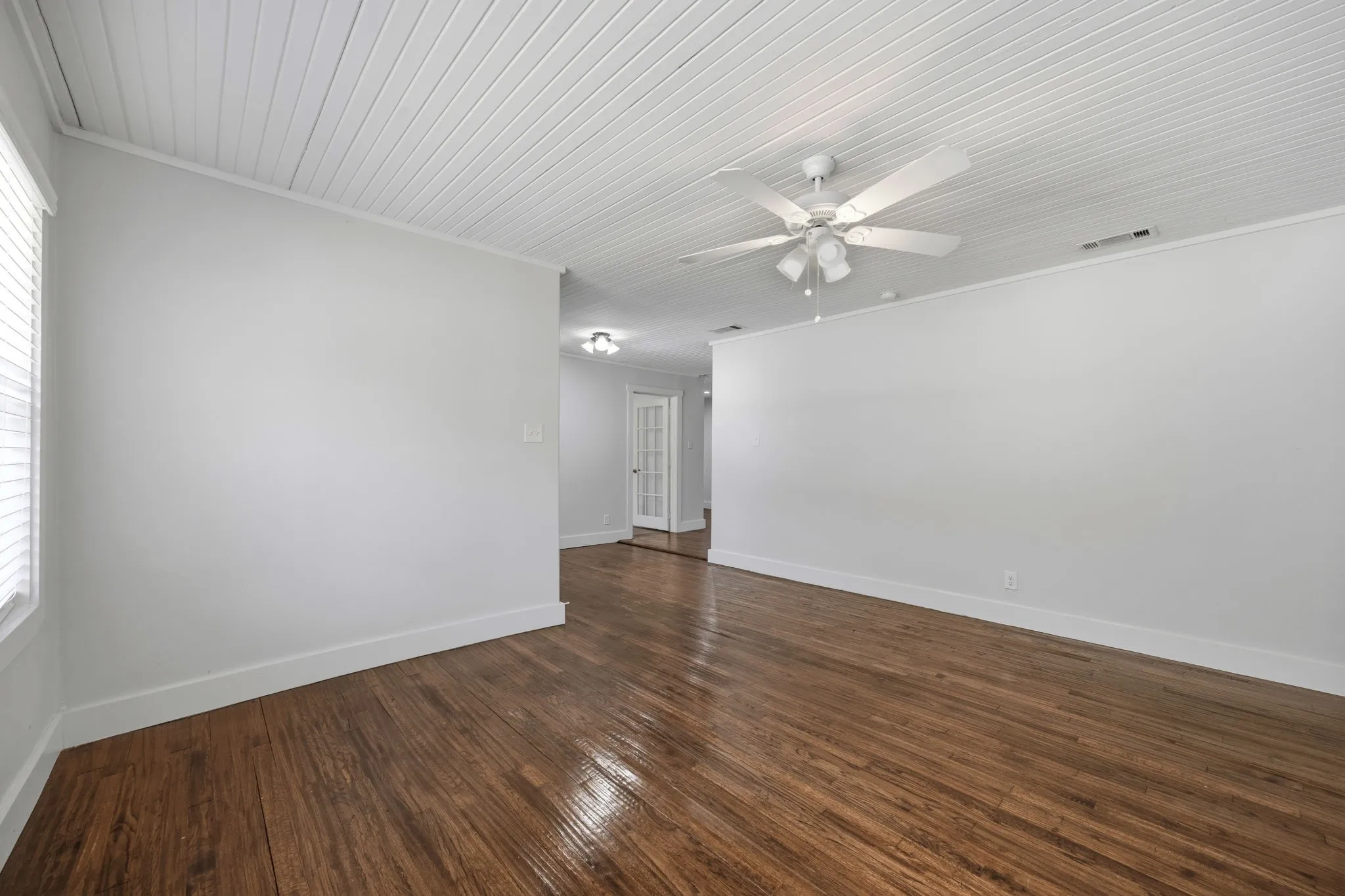 Single Family Residence For Sale in Kaufman County , 414 Maple Drive, Terrell, Texas 75160, 3 Bedroom, 2 Bathroom, Garage spaces, 1,648 Sqft, built in 1952, mls#21378271, Real Estate Agent in Terrell, Homes For Sale in Kaufman county, Homes For Sale in Terrell, Realtor in Terrell Texas, Real Estate Brokerage Independent Realty Texas, Luminita Cordes Realtor