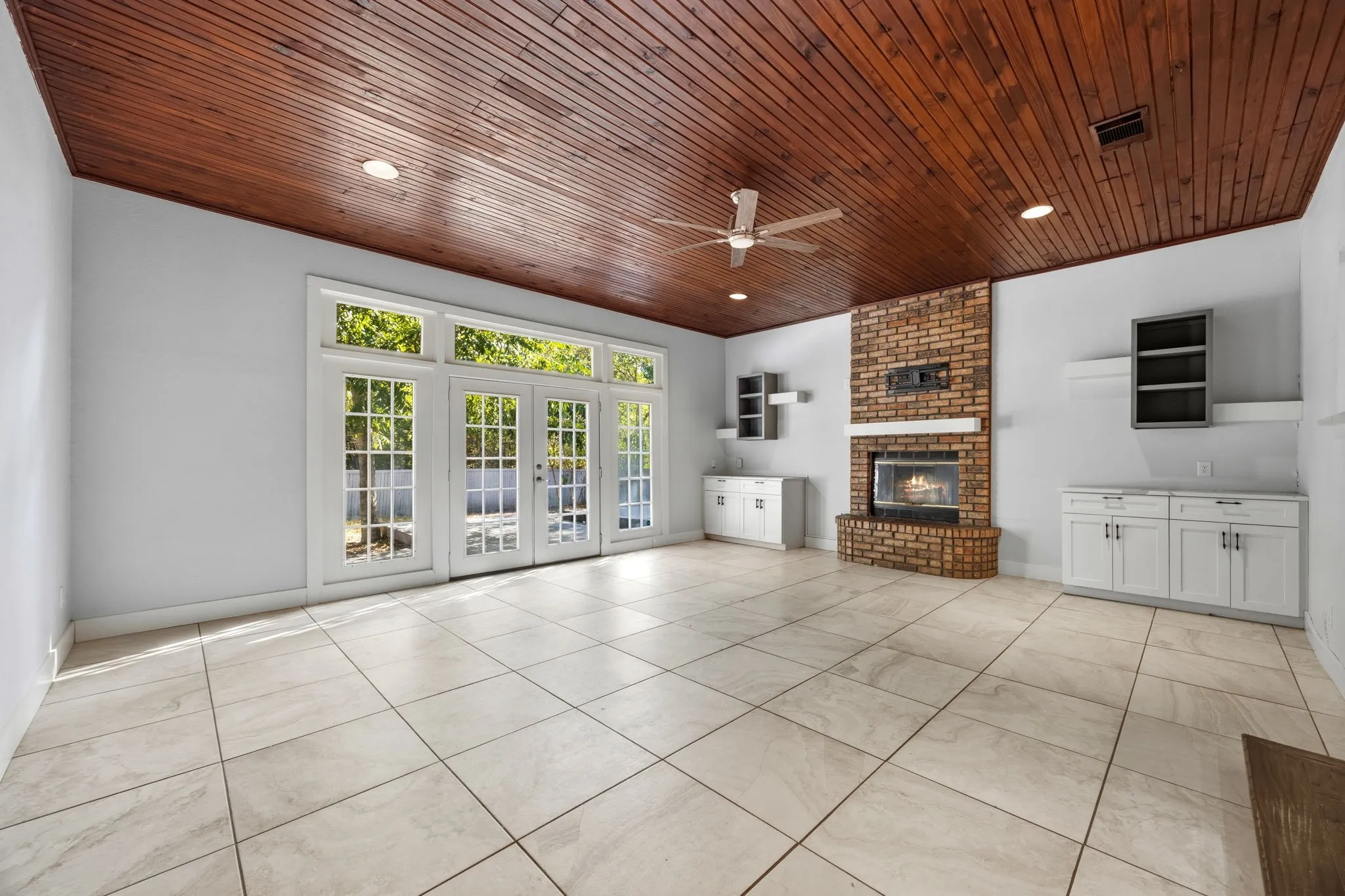Single Family Residence For Sale in Kaufman County , 414 Maple Drive, Terrell, Texas 75160, 3 Bedroom, 2 Bathroom, Garage spaces, 1,648 Sqft, built in 1952, mls#21378271, Real Estate Agent in Terrell, Homes For Sale in Kaufman county, Homes For Sale in Terrell, Realtor in Terrell Texas, Real Estate Brokerage Independent Realty Texas, Luminita Cordes Realtor