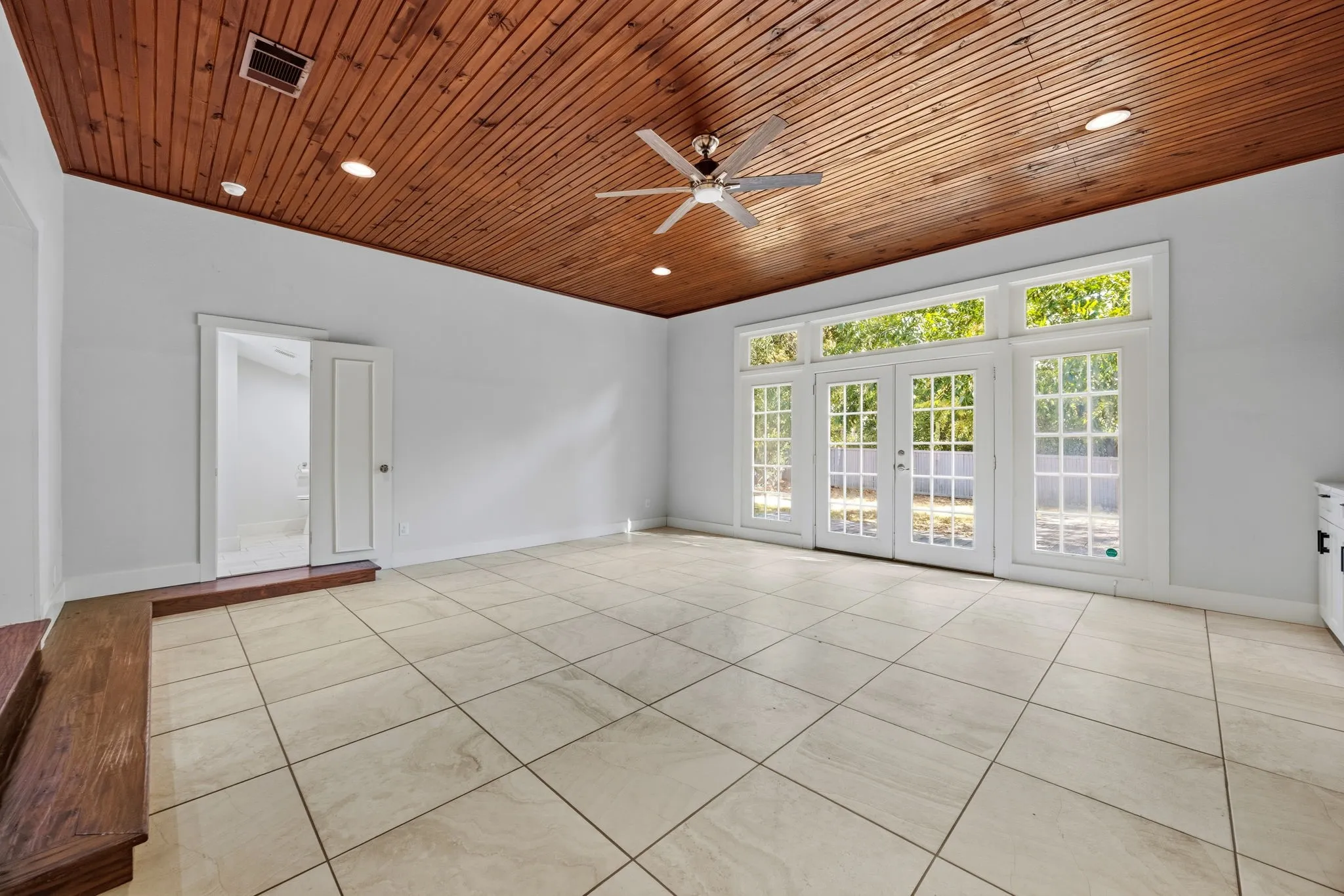 Single Family Residence For Sale in Kaufman County , 414 Maple Drive, Terrell, Texas 75160, 3 Bedroom, 2 Bathroom, Garage spaces, 1,648 Sqft, built in 1952, mls#21378271, Real Estate Agent in Terrell, Homes For Sale in Kaufman county, Homes For Sale in Terrell, Realtor in Terrell Texas, Real Estate Brokerage Independent Realty Texas, Luminita Cordes Realtor
