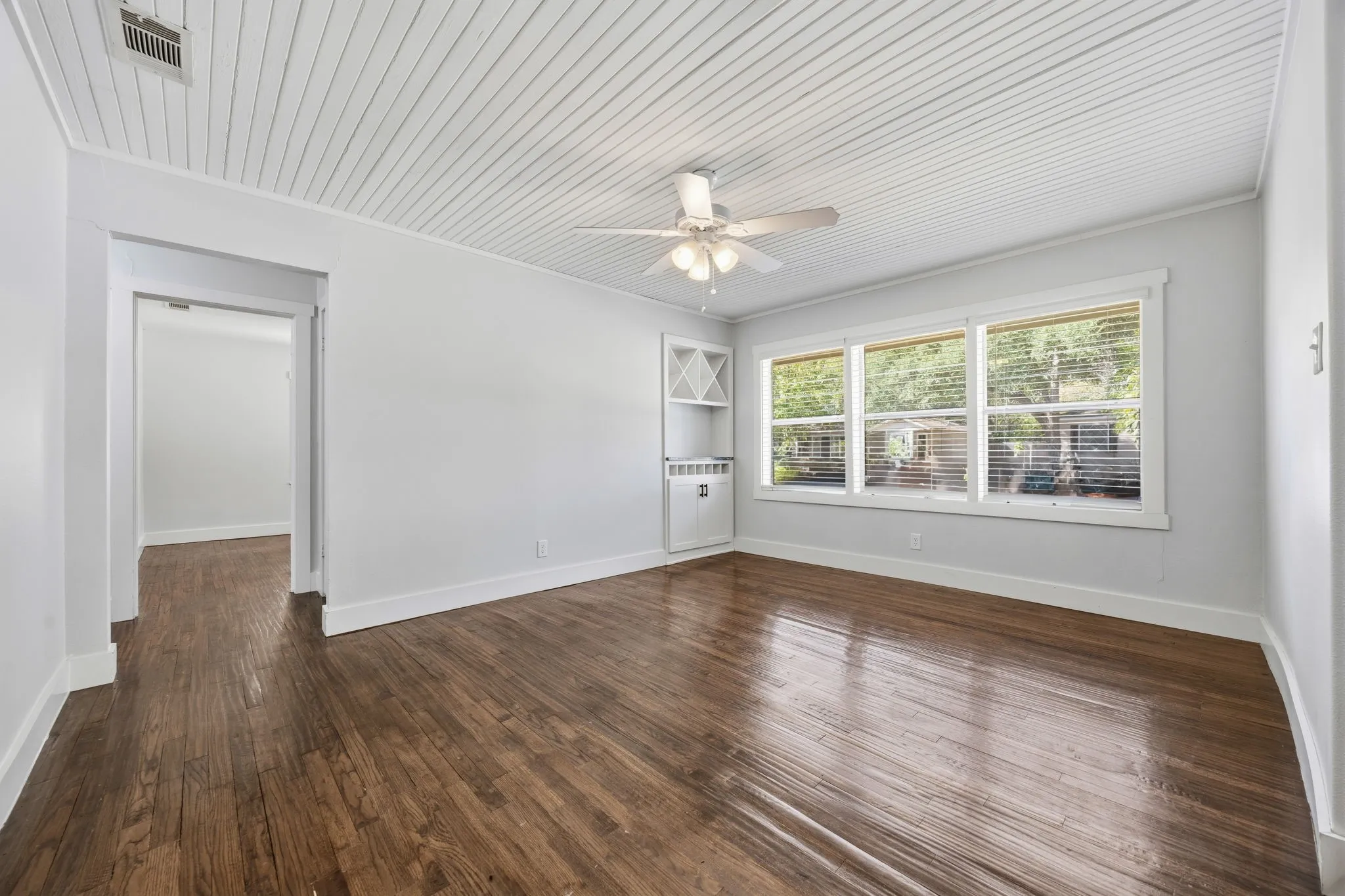 Single Family Residence For Sale in Kaufman County , 414 Maple Drive, Terrell, Texas 75160, 3 Bedroom, 2 Bathroom, Garage spaces, 1,648 Sqft, built in 1952, mls#21378271, Real Estate Agent in Terrell, Homes For Sale in Kaufman county, Homes For Sale in Terrell, Realtor in Terrell Texas, Real Estate Brokerage Independent Realty Texas, Luminita Cordes Realtor