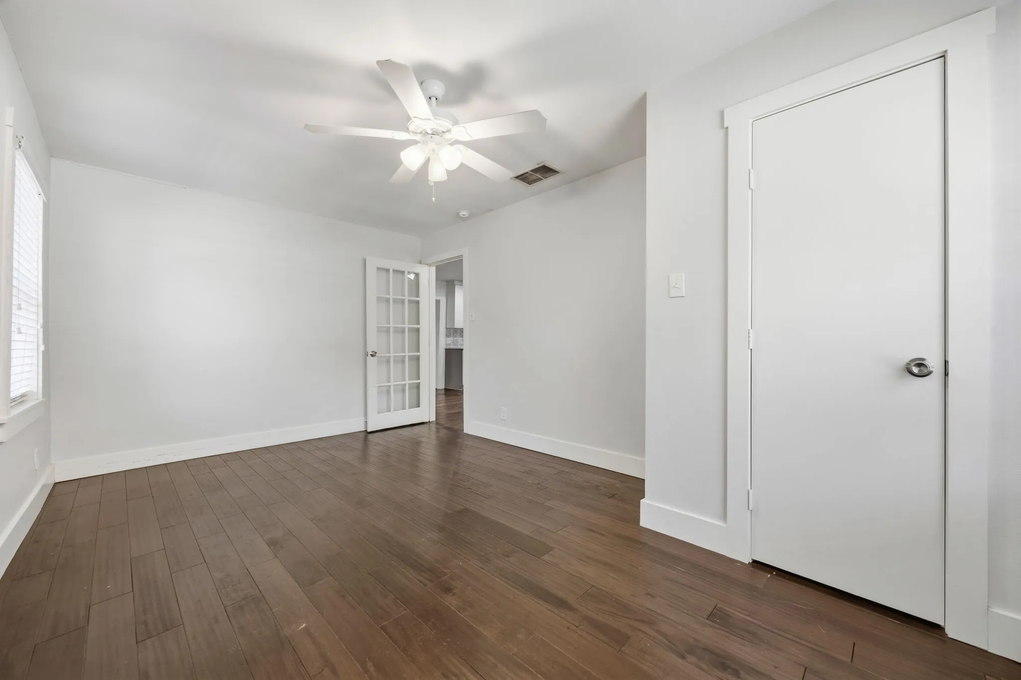 Single Family Residence For Sale in Kaufman County , 414 Maple Drive, Terrell, Texas 75160, 3 Bedroom, 2 Bathroom, Garage spaces, 1,648 Sqft, built in 1952, mls#21378271, Real Estate Agent in Terrell, Homes For Sale in Kaufman county, Homes For Sale in Terrell, Realtor in Terrell Texas, Real Estate Brokerage Independent Realty Texas, Luminita Cordes Realtor