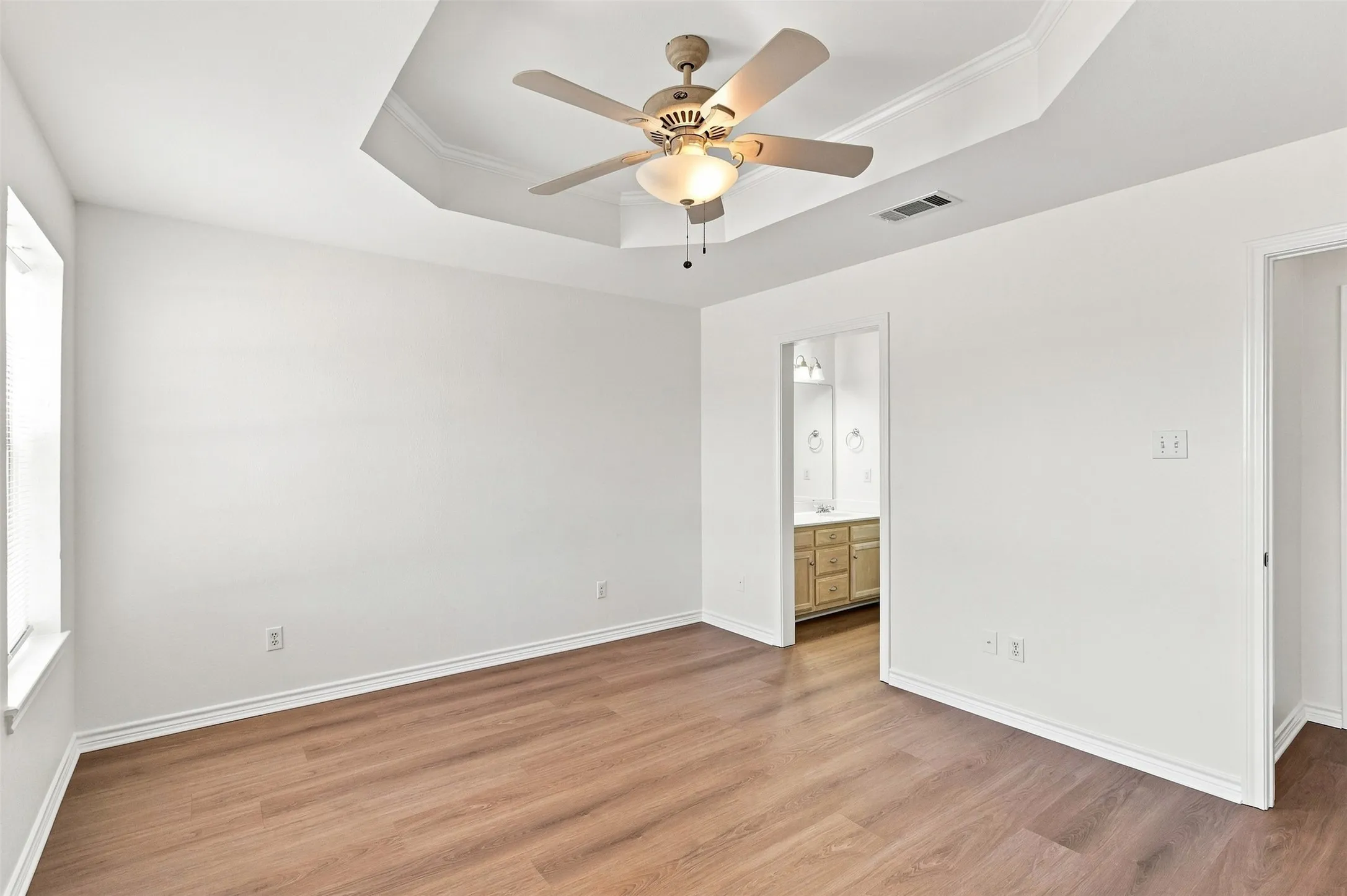 Single Family Residence For Sale in Hunt County , 6922 Sayle Street, Greenville, Texas 75402, 3 Bedroom, 2 Bathroom, 2 Garage spaces, 1,270 Sqft, built in 2003, mls#21378650, Real Estate Agent in Greenville, Homes For Sale in Hunt county, Homes For Sale in Greenville, Realtor in Greenville Texas, Real Estate Brokerage Independent Realty Texas, Luminita Cordes Realtor