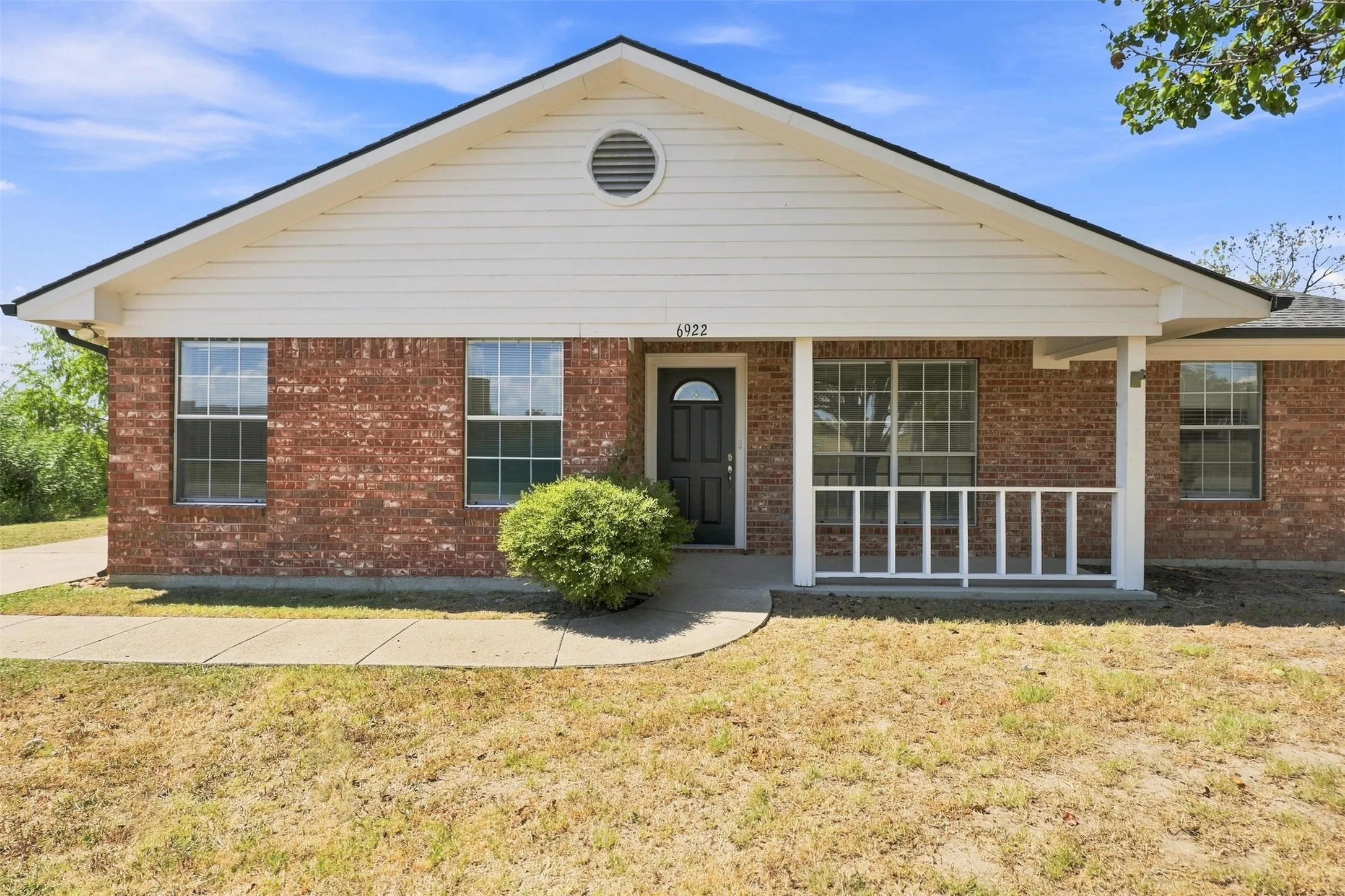 Single Family Residence For Sale in Hunt County , 6922 Sayle Street, Greenville, Texas 75402, 3 Bedroom, 2 Bathroom, 2 Garage spaces, 1,270 Sqft, built in 2003, mls#21378650, Real Estate Agent in Greenville, Homes For Sale in Hunt county, Homes For Sale in Greenville, Realtor in Greenville Texas, Real Estate Brokerage Independent Realty Texas, Luminita Cordes Realtor