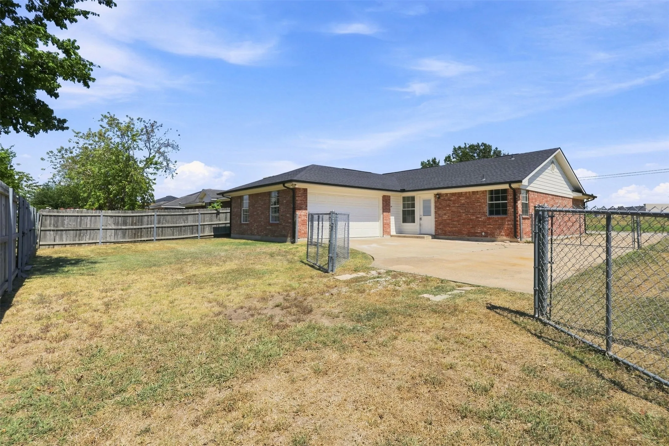 Single Family Residence For Sale in Hunt County , 6922 Sayle Street, Greenville, Texas 75402, 3 Bedroom, 2 Bathroom, 2 Garage spaces, 1,270 Sqft, built in 2003, mls#21378650, Real Estate Agent in Greenville, Homes For Sale in Hunt county, Homes For Sale in Greenville, Realtor in Greenville Texas, Real Estate Brokerage Independent Realty Texas, Luminita Cordes Realtor