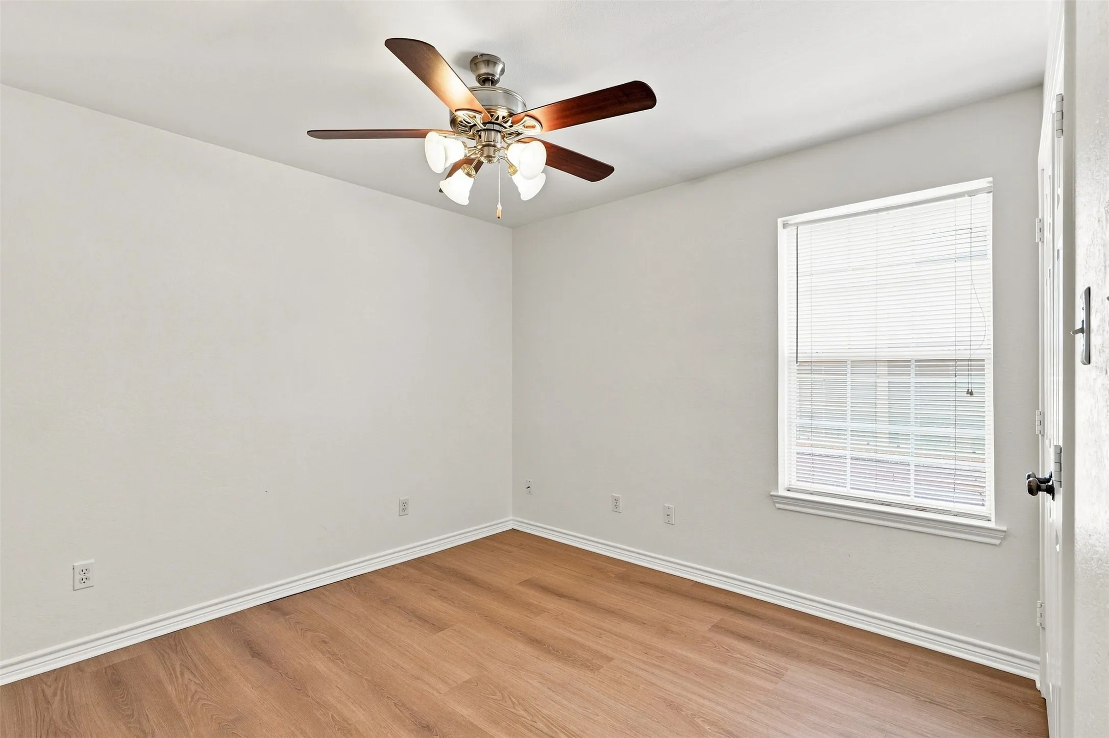 Single Family Residence For Sale in Hunt County , 6922 Sayle Street, Greenville, Texas 75402, 3 Bedroom, 2 Bathroom, 2 Garage spaces, 1,270 Sqft, built in 2003, mls#21378650, Real Estate Agent in Greenville, Homes For Sale in Hunt county, Homes For Sale in Greenville, Realtor in Greenville Texas, Real Estate Brokerage Independent Realty Texas, Luminita Cordes Realtor