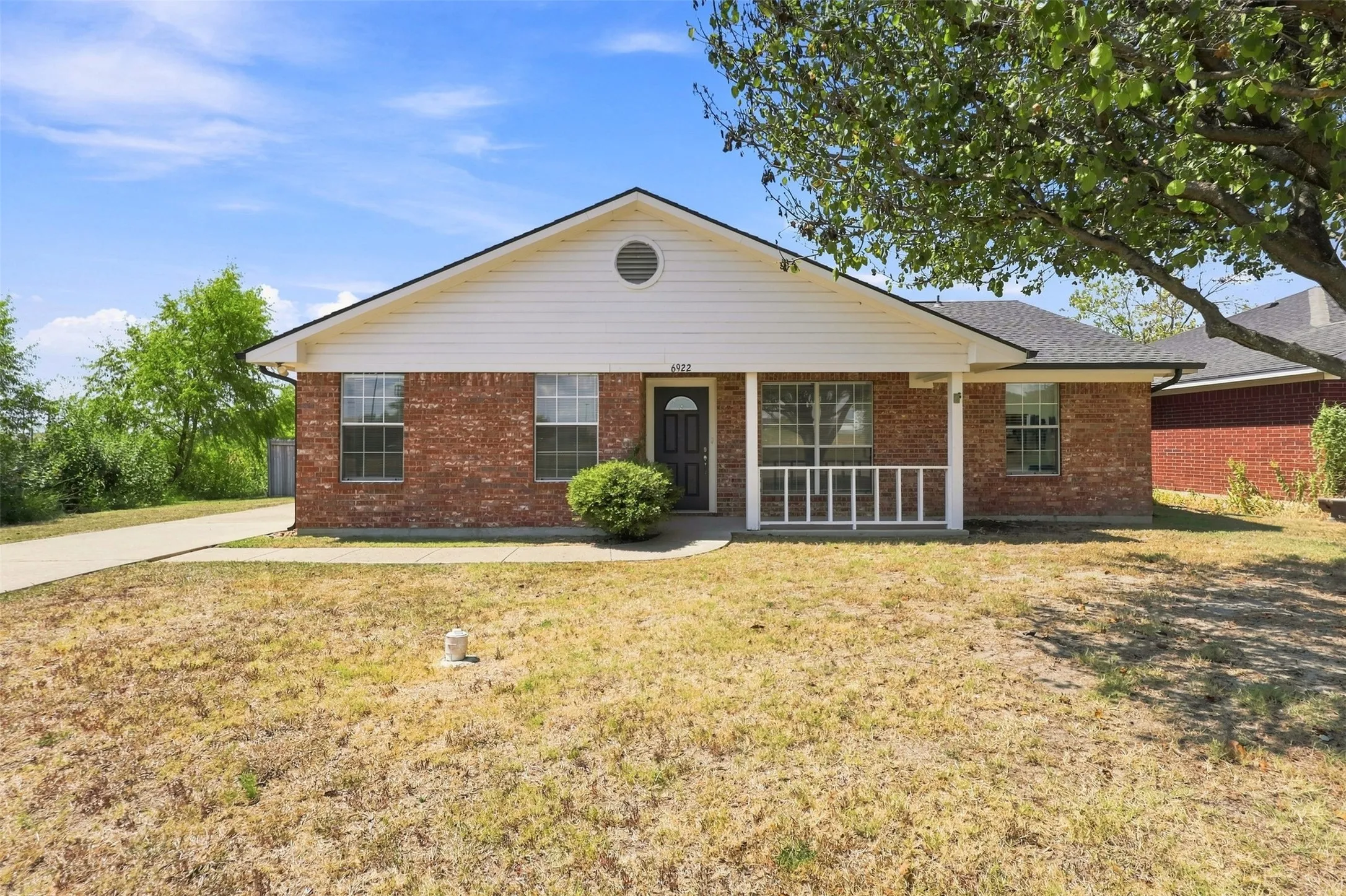 Single Family Residence For Sale in Hunt County , 6922 Sayle Street, Greenville, Texas 75402, 3 Bedroom, 2 Bathroom, 2 Garage spaces, 1,270 Sqft, built in 2003, mls#21378650, Real Estate Agent in Greenville, Homes For Sale in Hunt county, Homes For Sale in Greenville, Realtor in Greenville Texas, Real Estate Brokerage Independent Realty Texas, Luminita Cordes Realtor